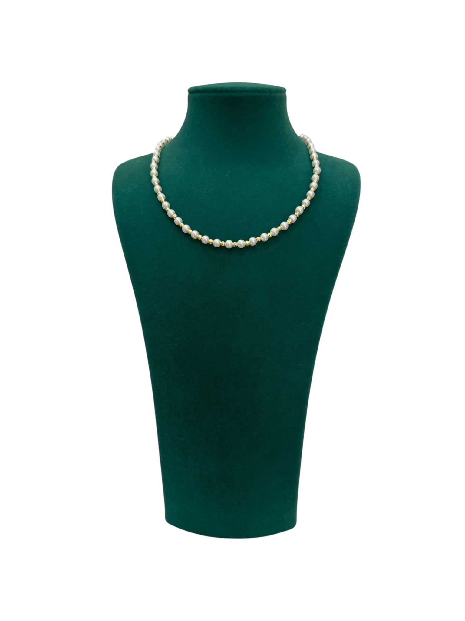 Gold Dorikalı Kırık Beyaz Minik İnci Kolye (40+5 CM)