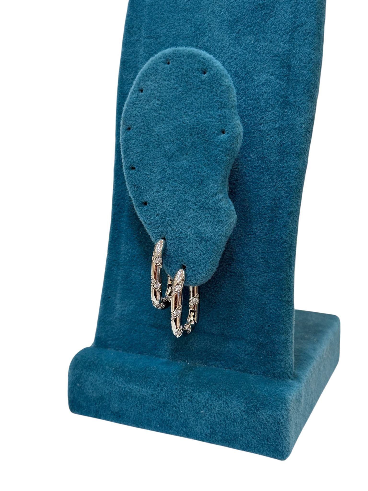Silver Renk Dikdörtgen Mineli VIP Küpe (2 CM)
