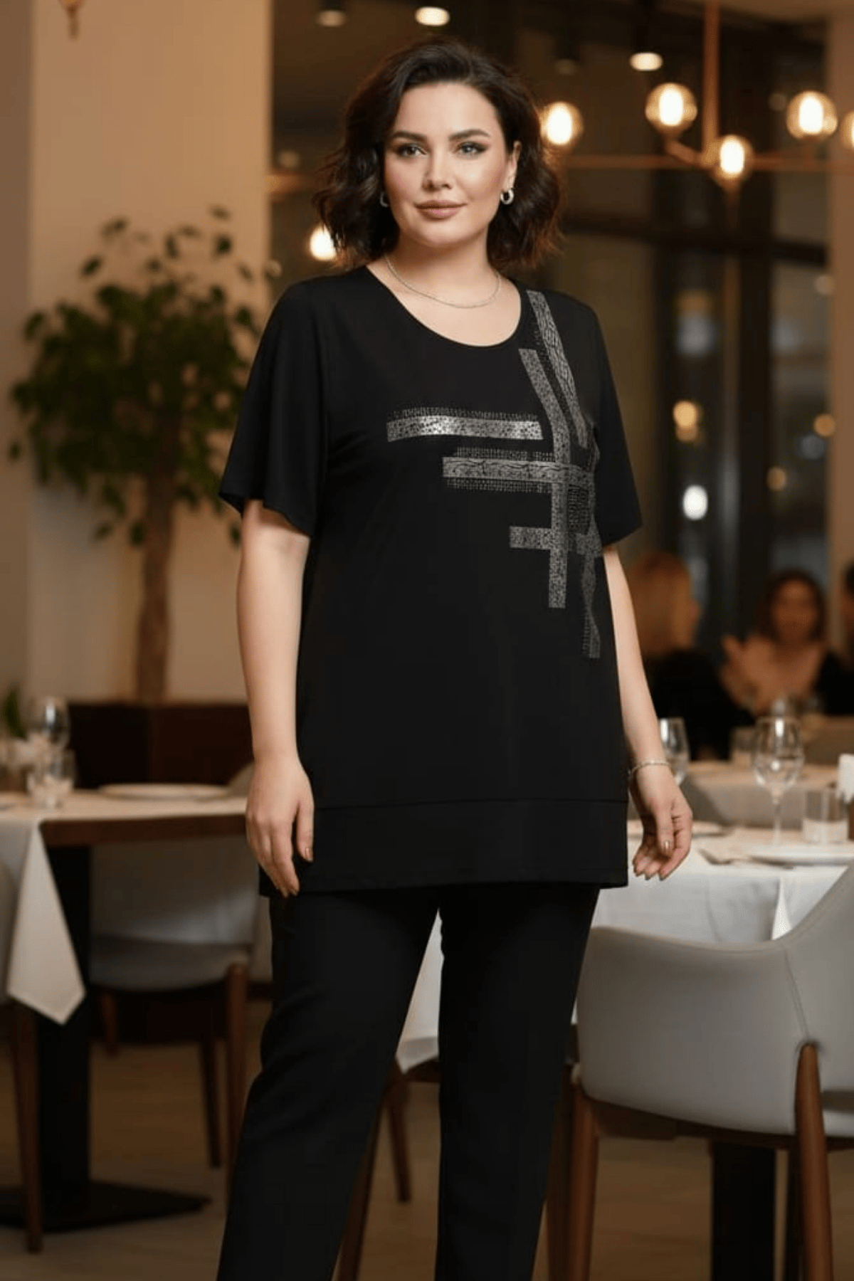 Viskon Penye Likralı Taş Detaylı Yandan Yırtmaçlı T-shirt Bluz Siyah