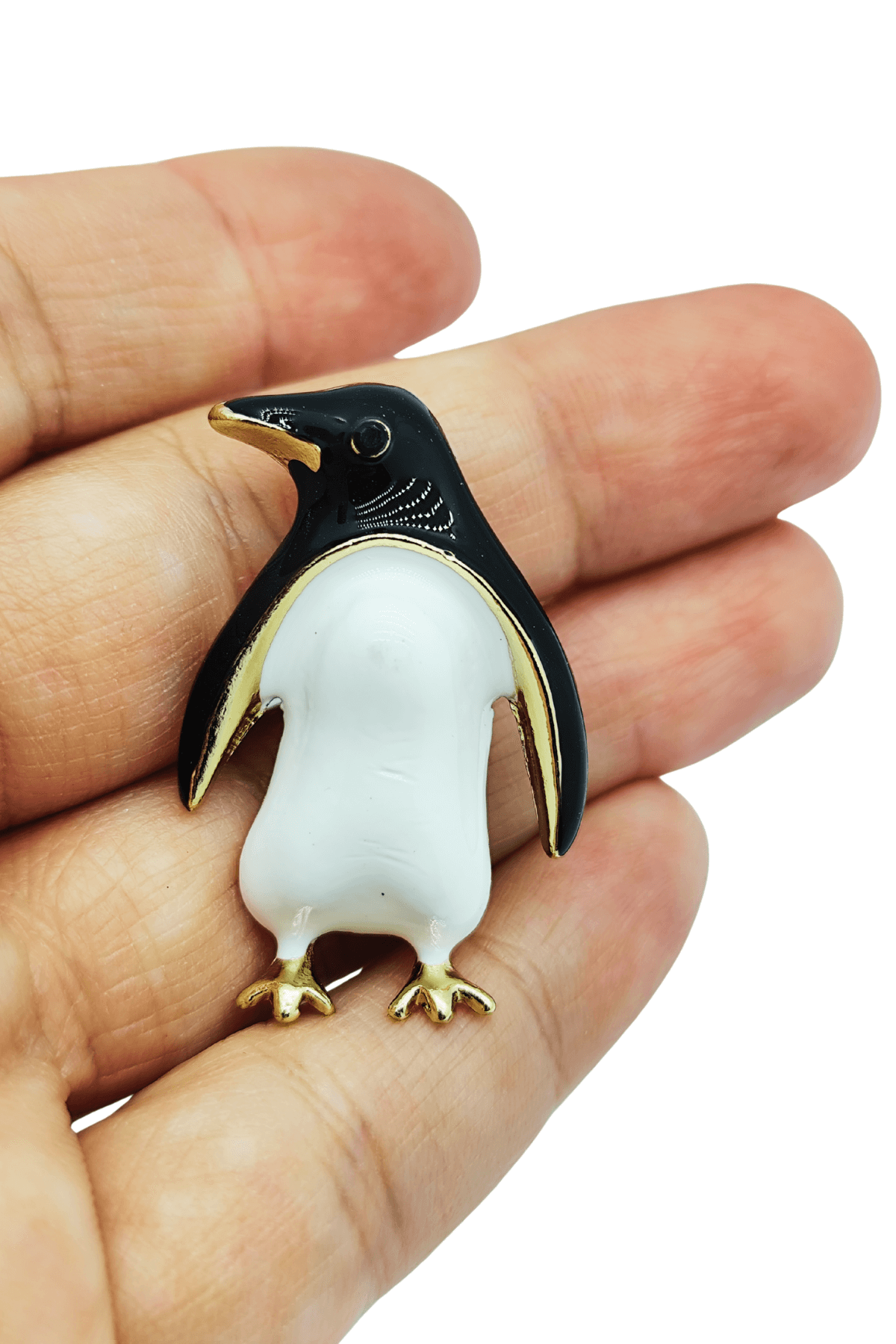 Sevimli Penguen Figürlü Gold Detaylı Broş