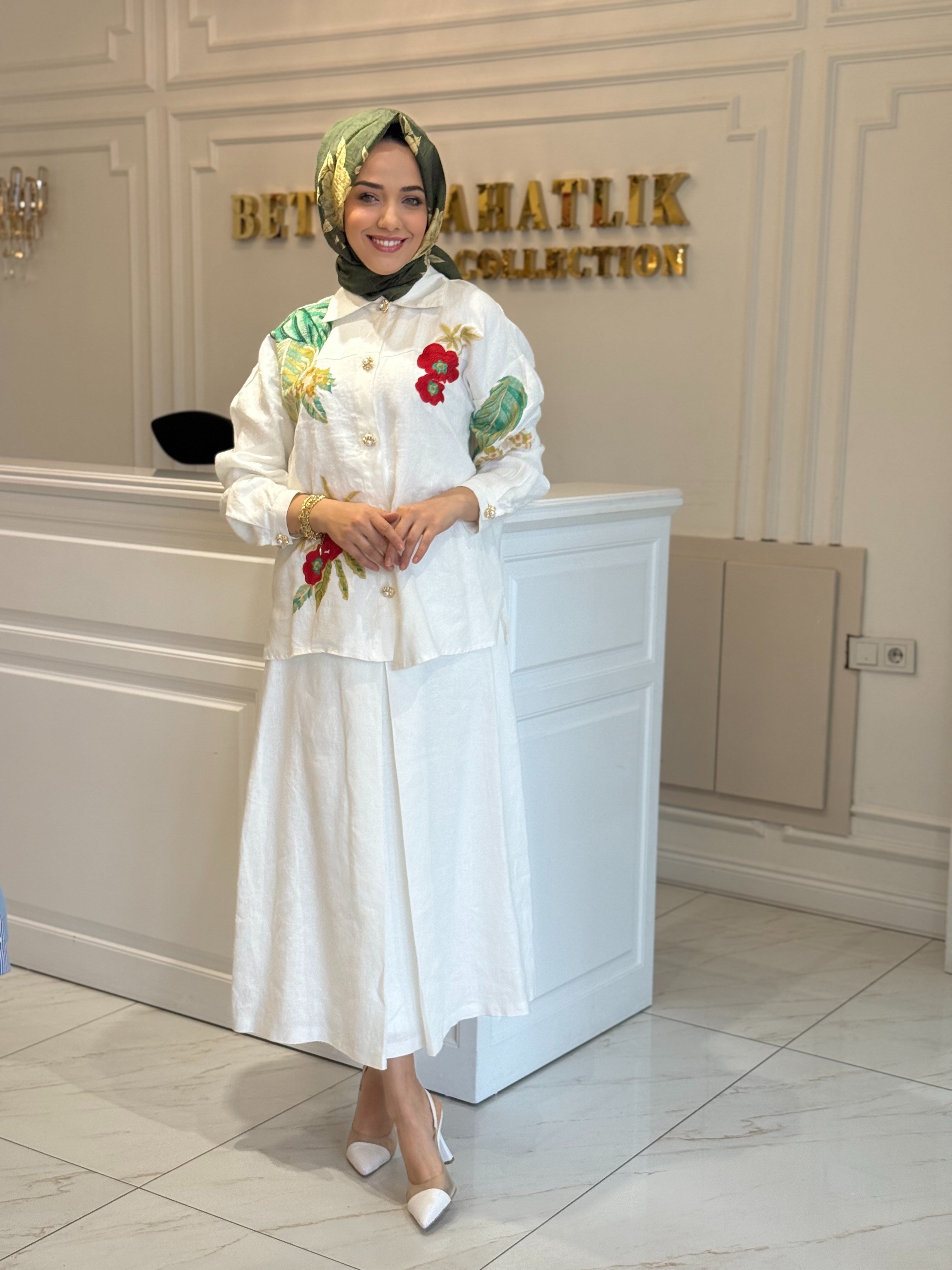 Ghısa Çiçek Desenli Etekli Takım Beyaz