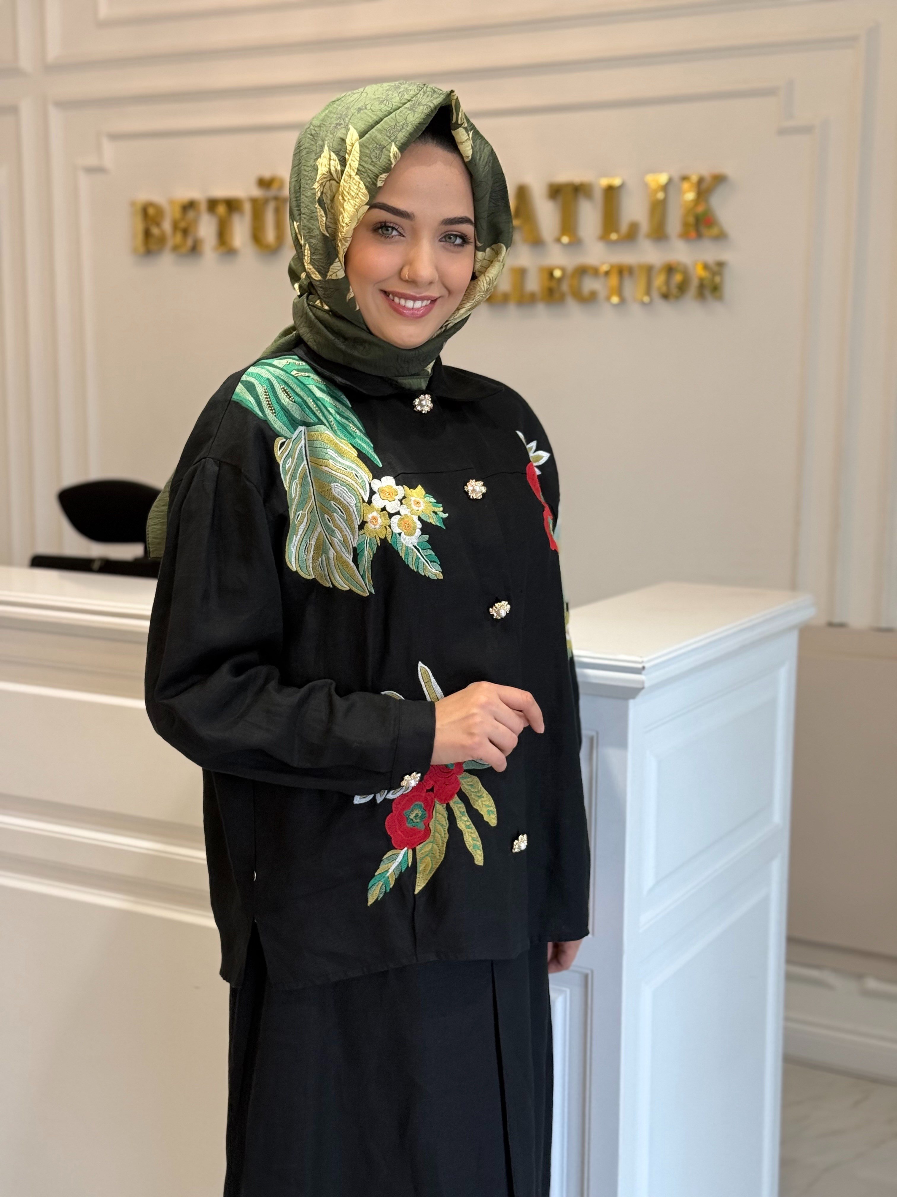 Ghısa Çiçek Desenli Etekli Takım Siyah