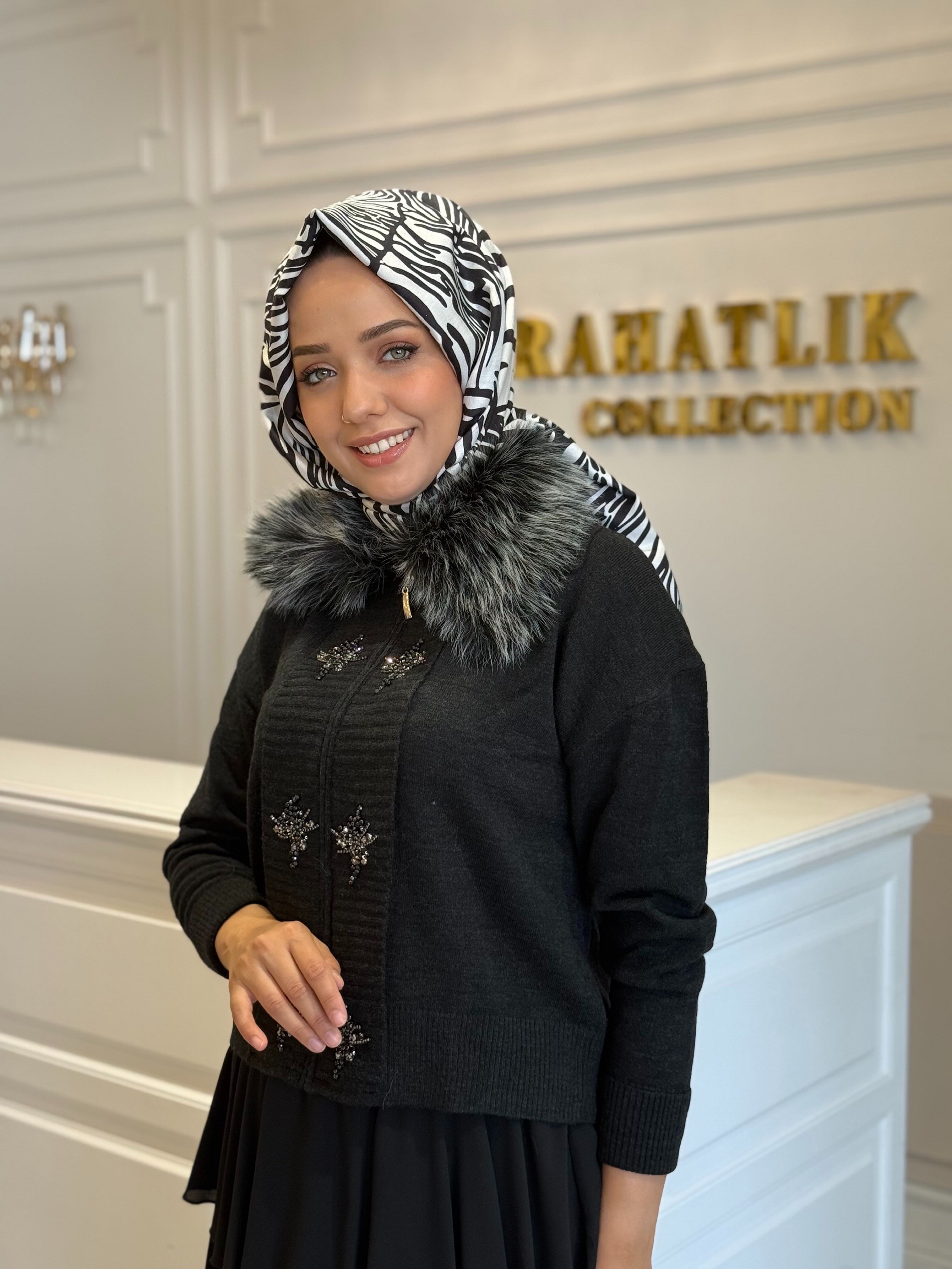 MY312 6204 YAKASI KÜRKLÜ TAŞLI HIRKA SİYAH