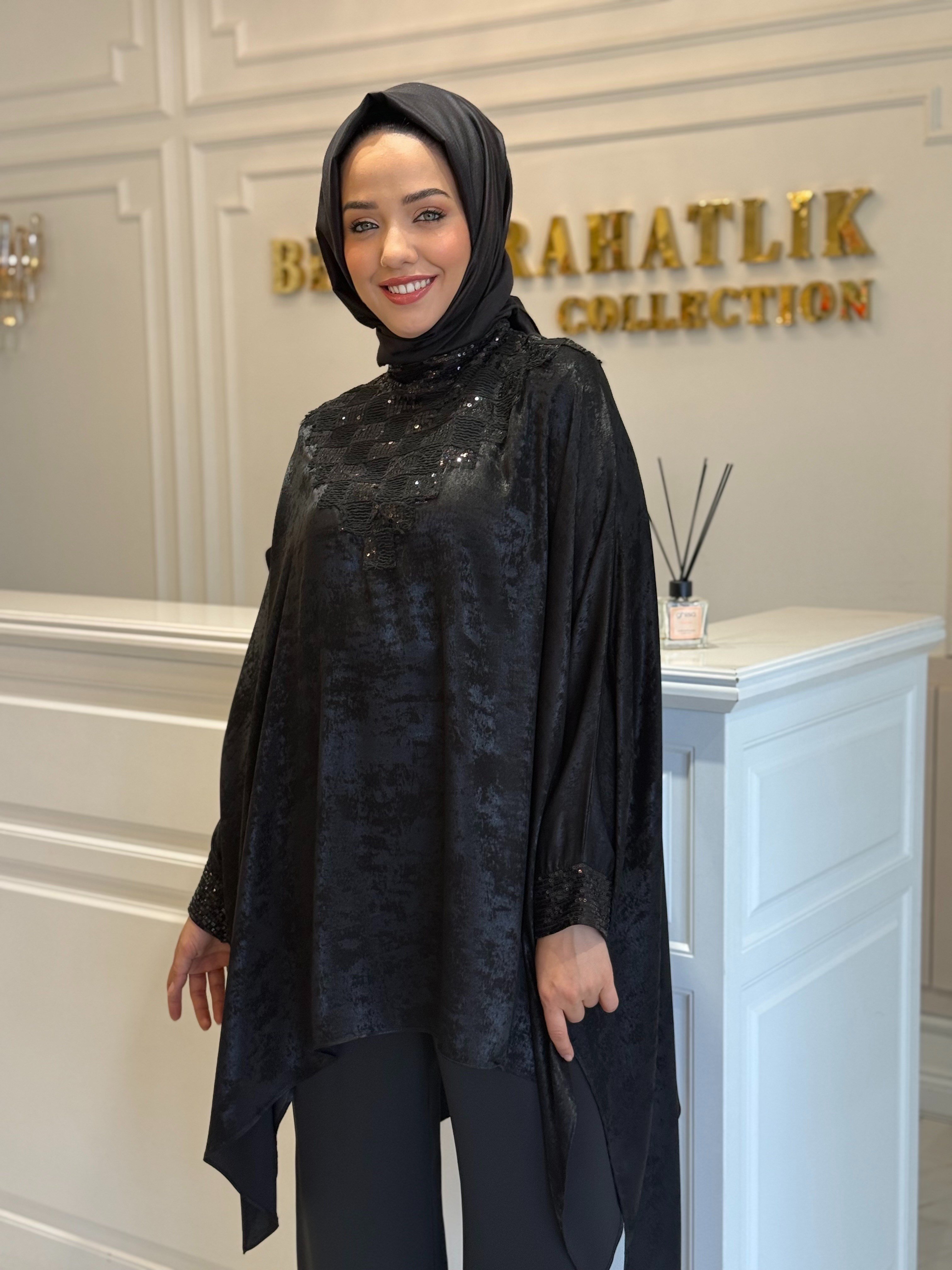 MY312 1402 ÖNÜ PAYETLİ PELERİNLİ TAKIM SİYAH