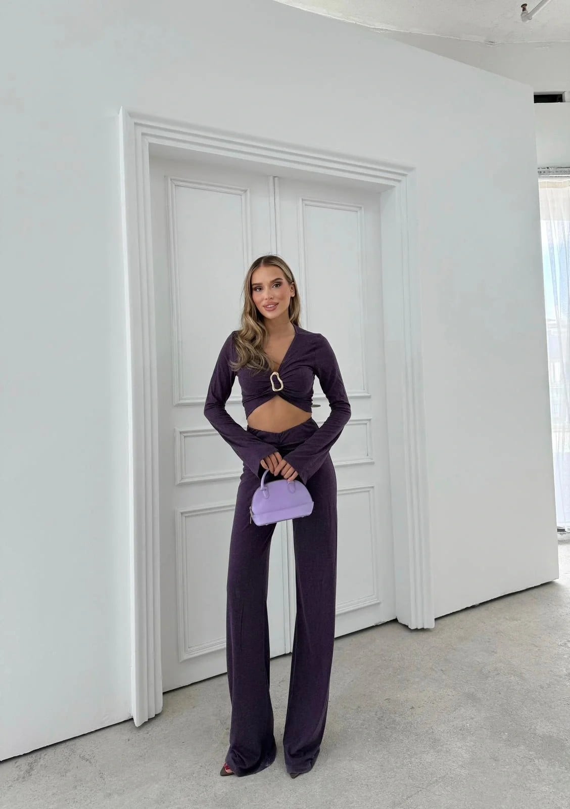AKSESUAR DETAY BLUZ VE DRAPE PANTOLONLU İKİLİ TAKIM MOR
