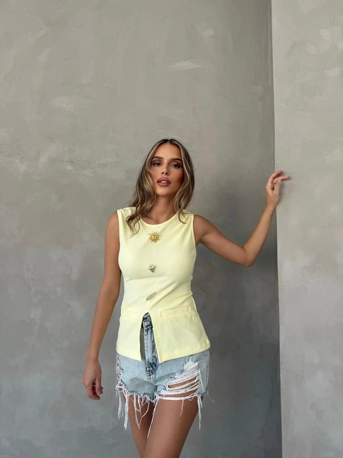 AKSESUAR DETAY YIRTMAÇLI OTTOMAN BLUZ SARI