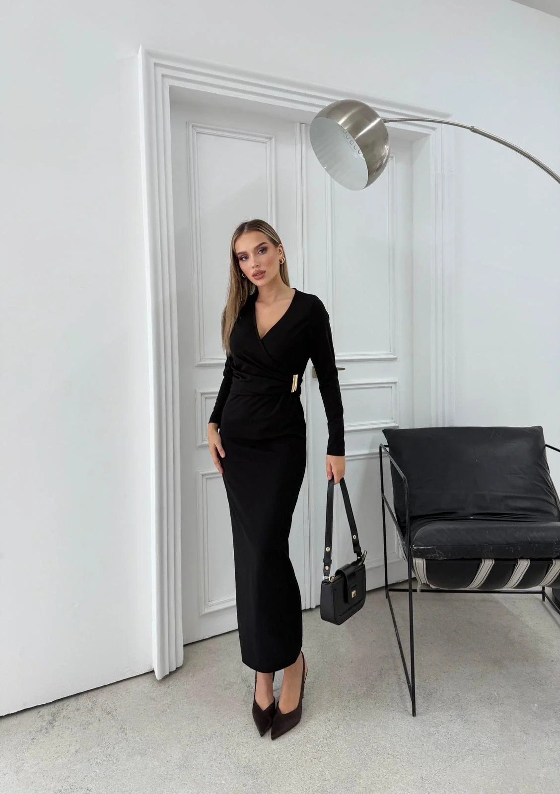 BEL AKSESUAR DETAY V YAKA UZUN ELBİSE SİYAH