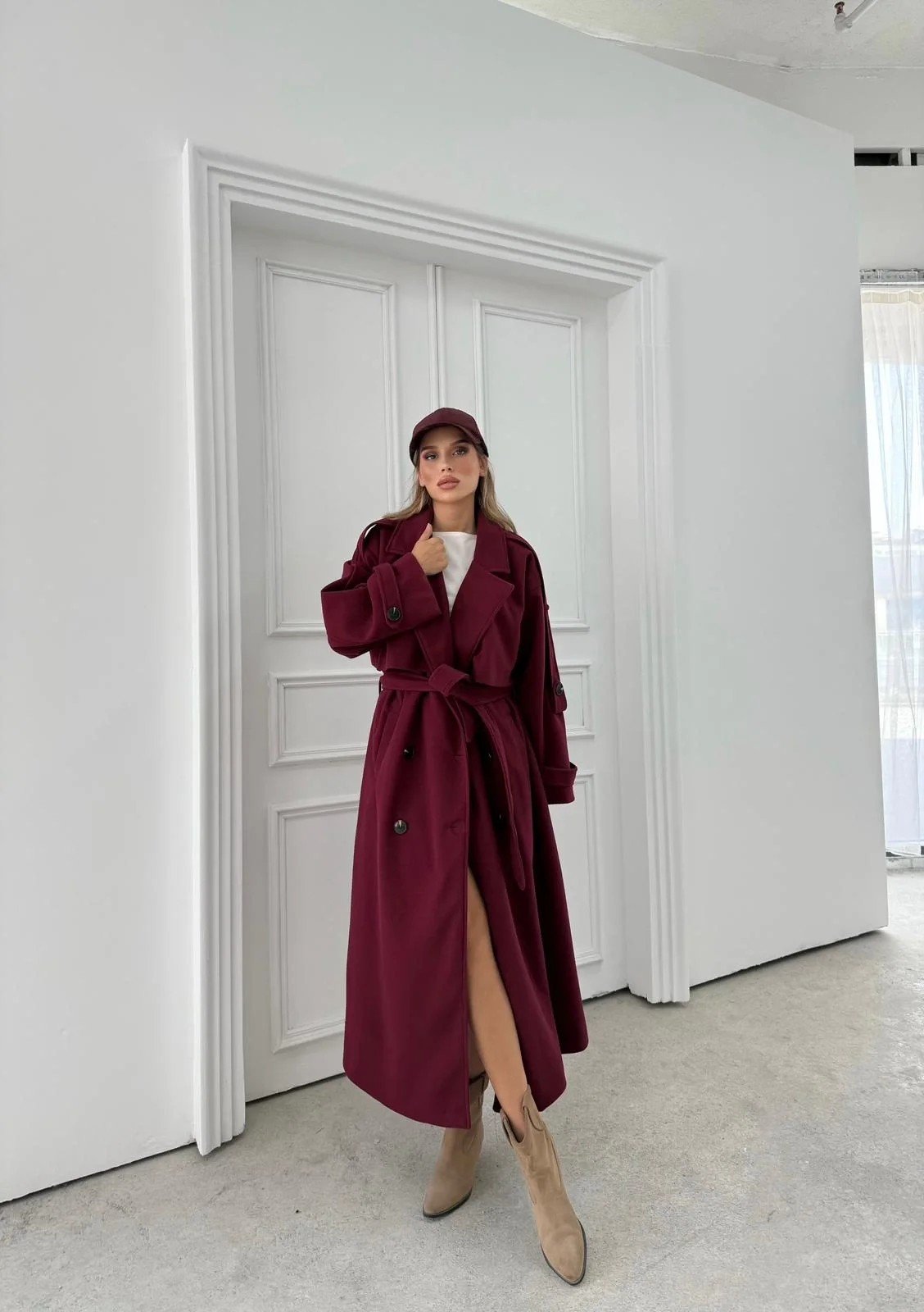 BEL VE KOL KUŞAKLI DÜĞME DETAY İÇ ASTARLI UZUN KAŞE KABAN BORDO 2027