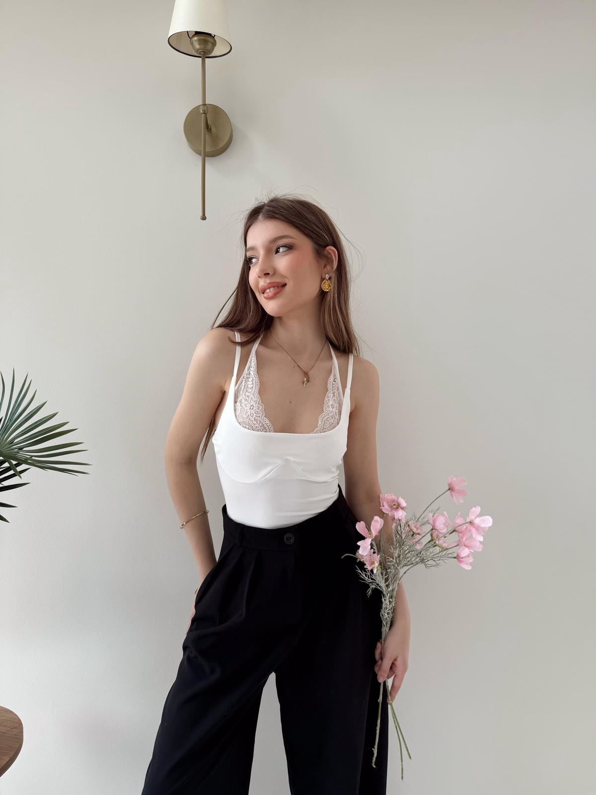 Boyundan Bağlamalı Dantel Detay Sırt Dekolte Bodysuit Beyaz 2149
