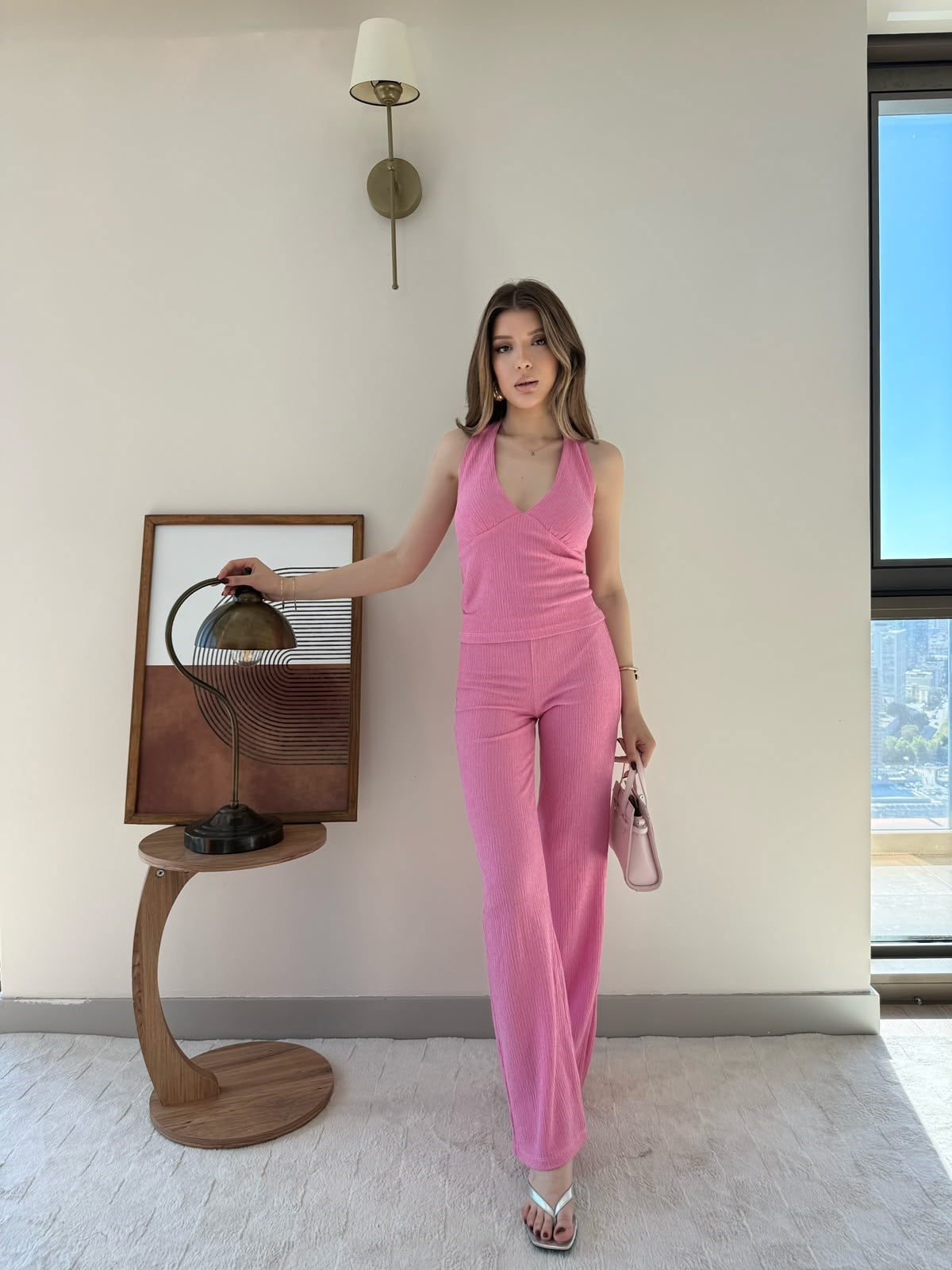 Boyundan Geçmeli Sırt Dekolte Detay Bluz ve Pantolonlu Gofre İkili Takım Pembe 2325