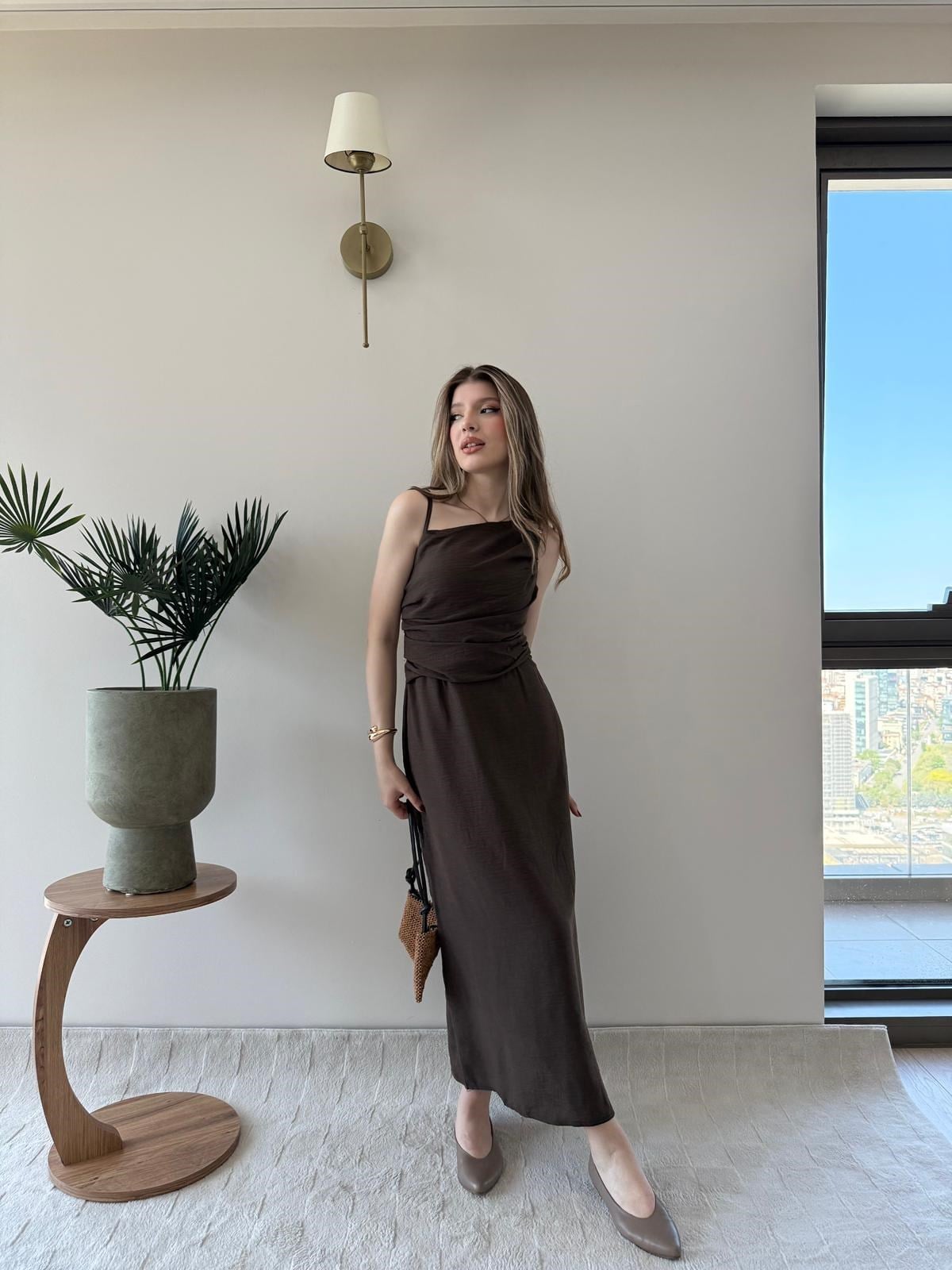 İp Askılı Aksesuar Detay Bel Drape Yırtmaçlı Astarlı Keten Elbise Kahve 2228