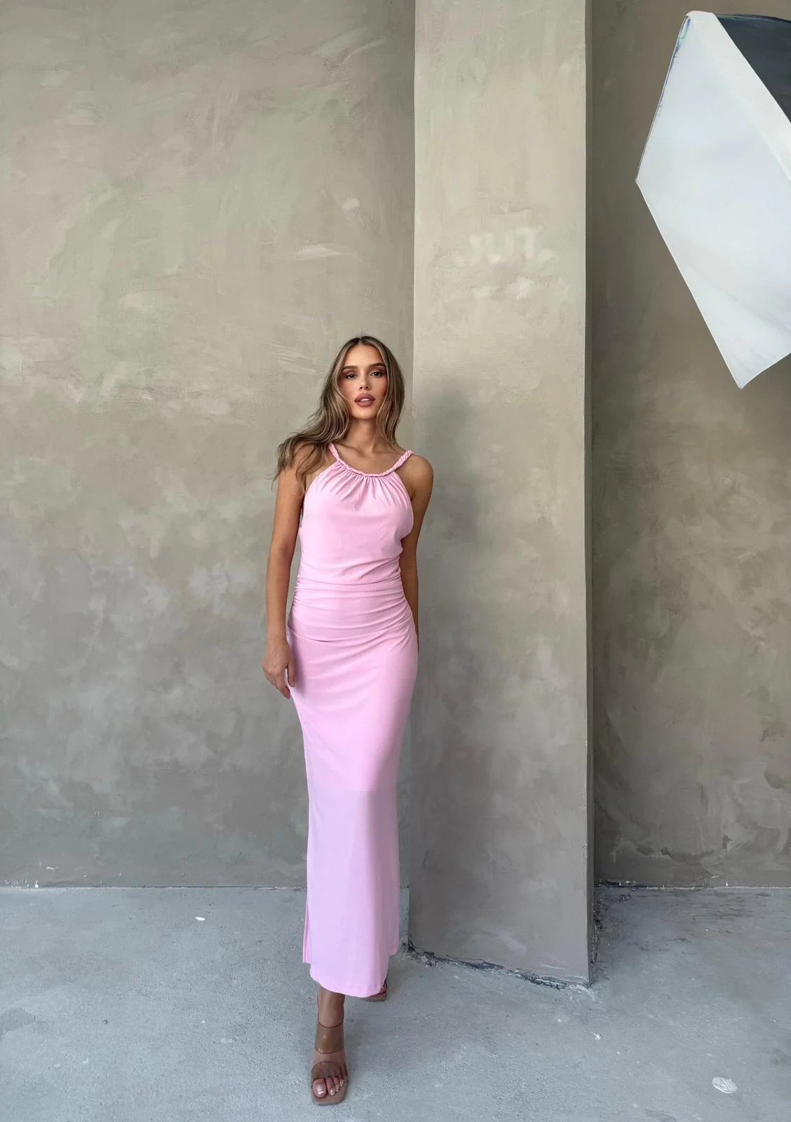 SIRT DEKOLTE ASKI BURGULU UZUN SANDY ELBİSE PEMBE