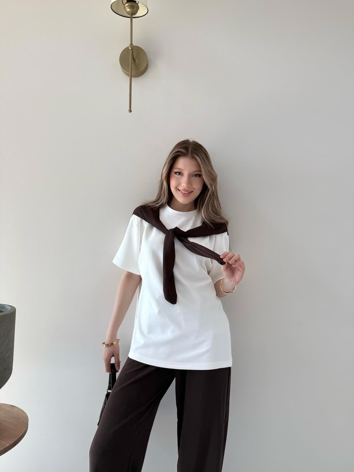 Yaka Fular Detay Tişört ve Pantolonlu Modal Kumaş İkili Takım Kahve 2140