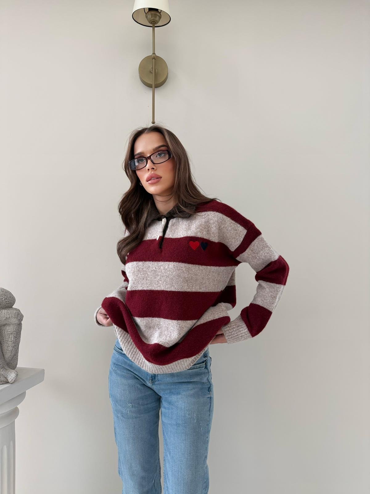 YAKALI KALP NAKIŞ DETAY ÇİZGİLİ SALAŞ KAZAK BORDO