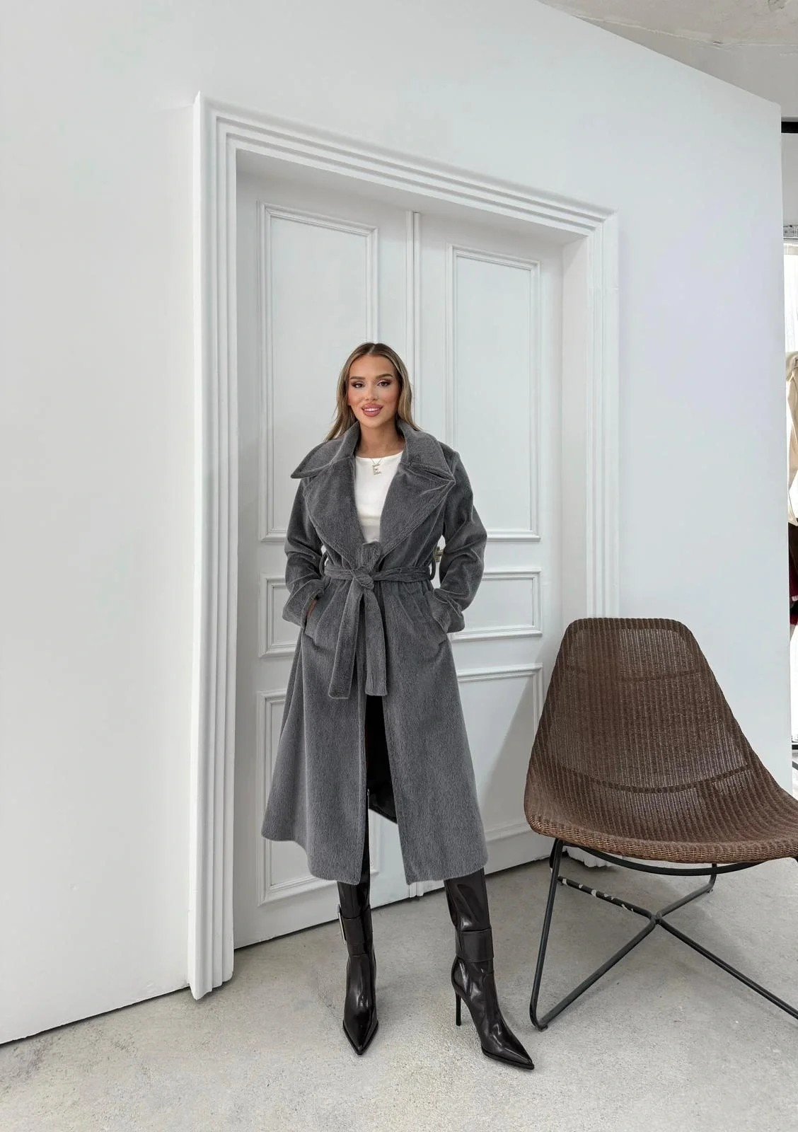 YUMOŞ KUŞAKLI İÇ ASTARLI UZUN KAŞE KABAN ANTRASİT