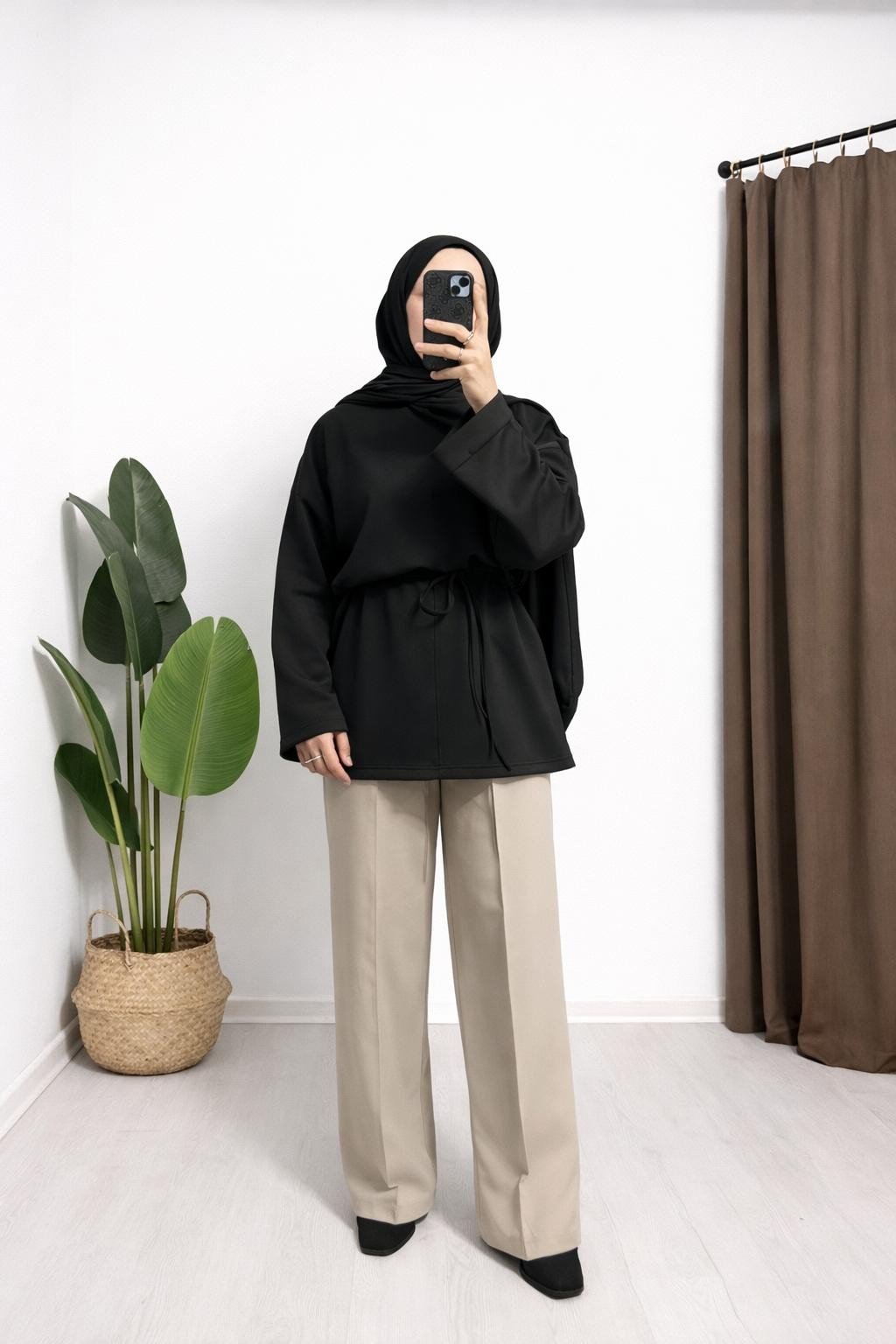 Yırtmaç Detaylı Sweat