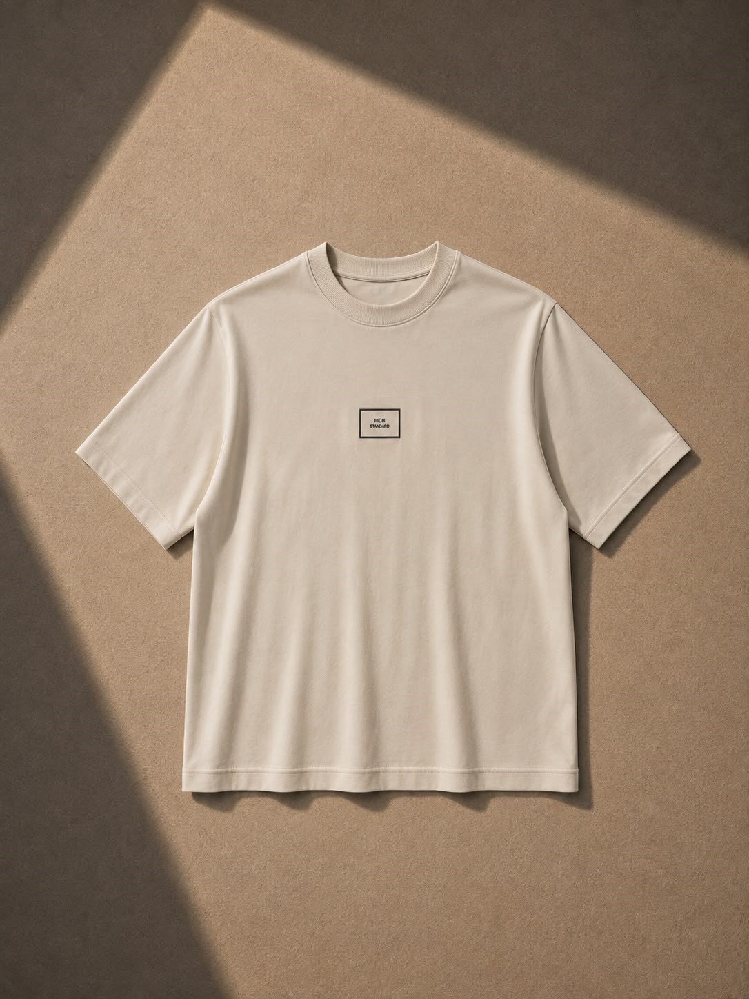 Beyaz Minimal Baskı Tshirt