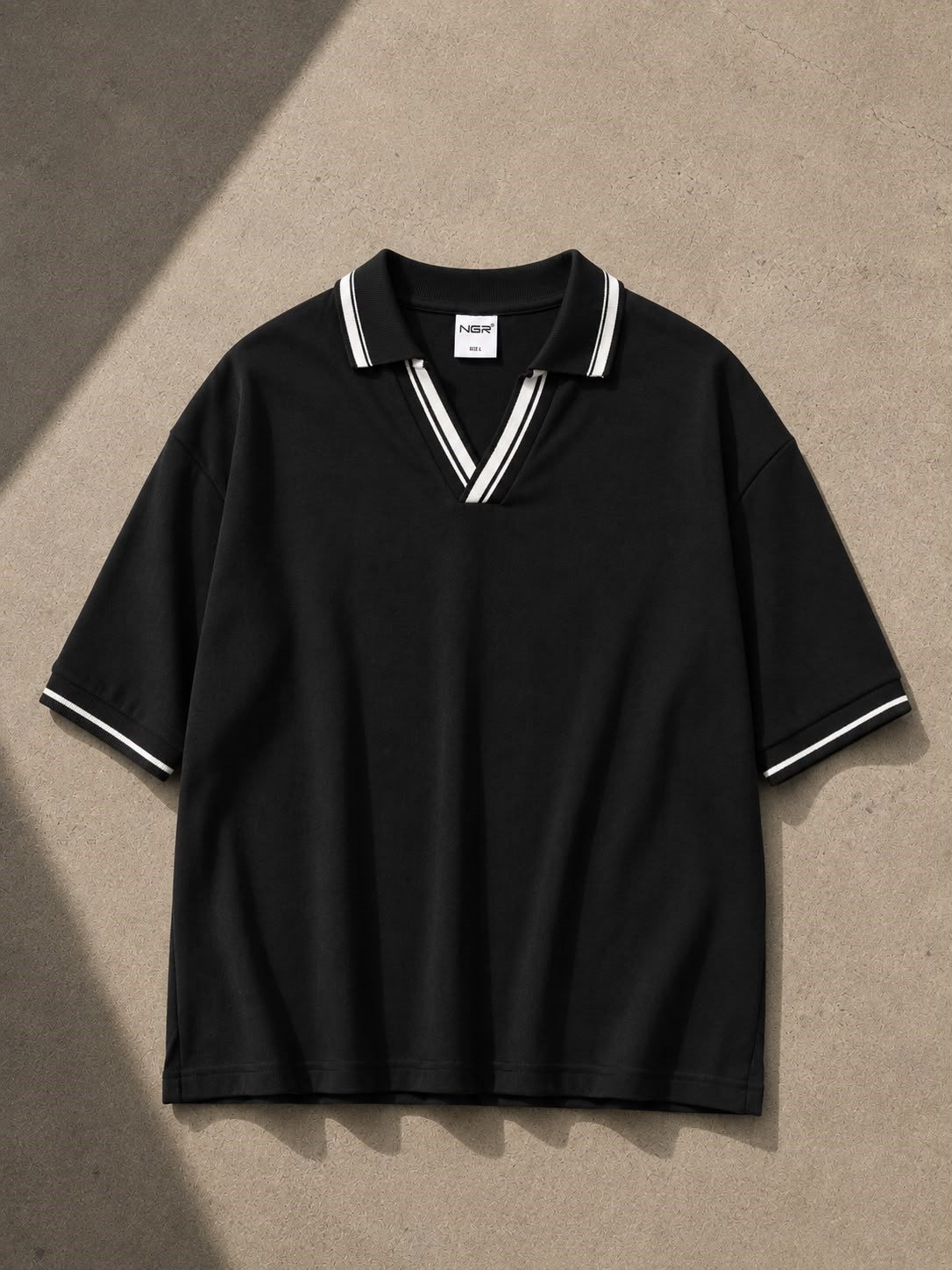 Siyah Beyaz Detaylı Yakalı Tshirt