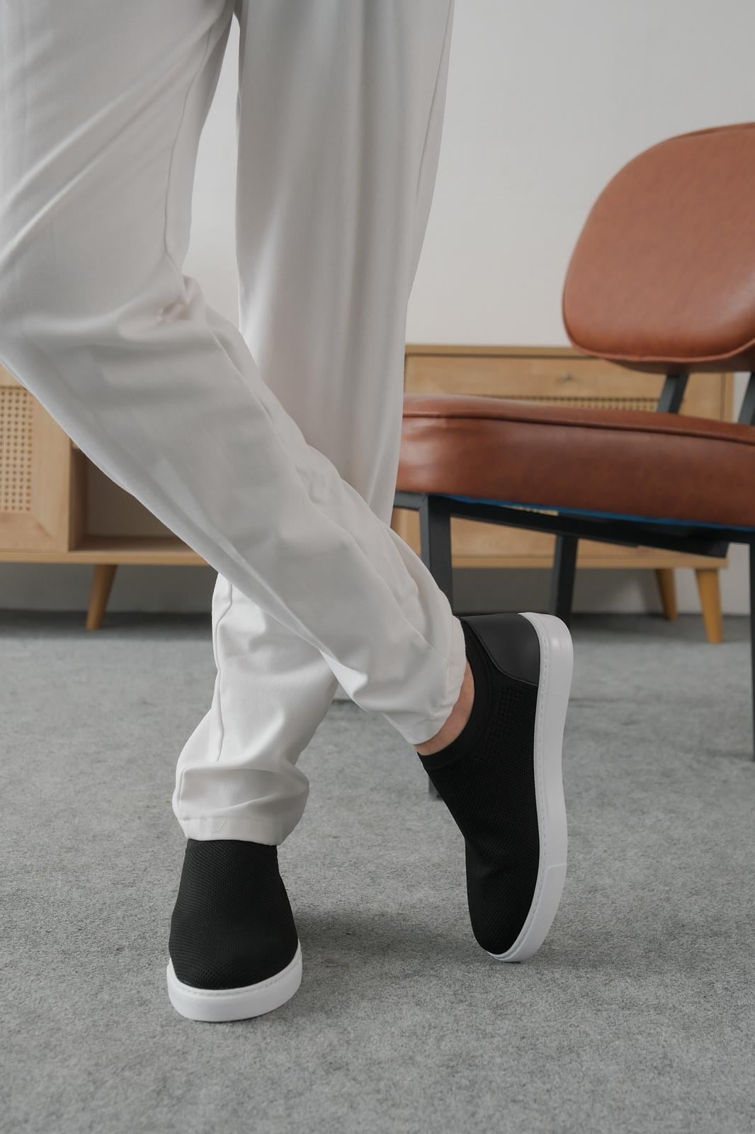 Siyah-Beyaz Slip-On Ayakkabı