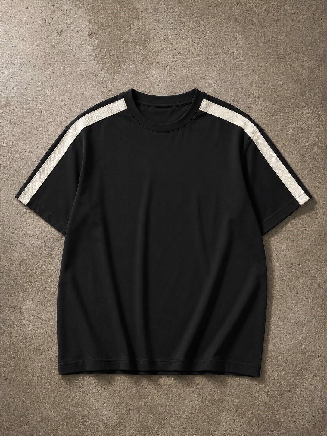 Siyah Şerit Detaylı Tshirt