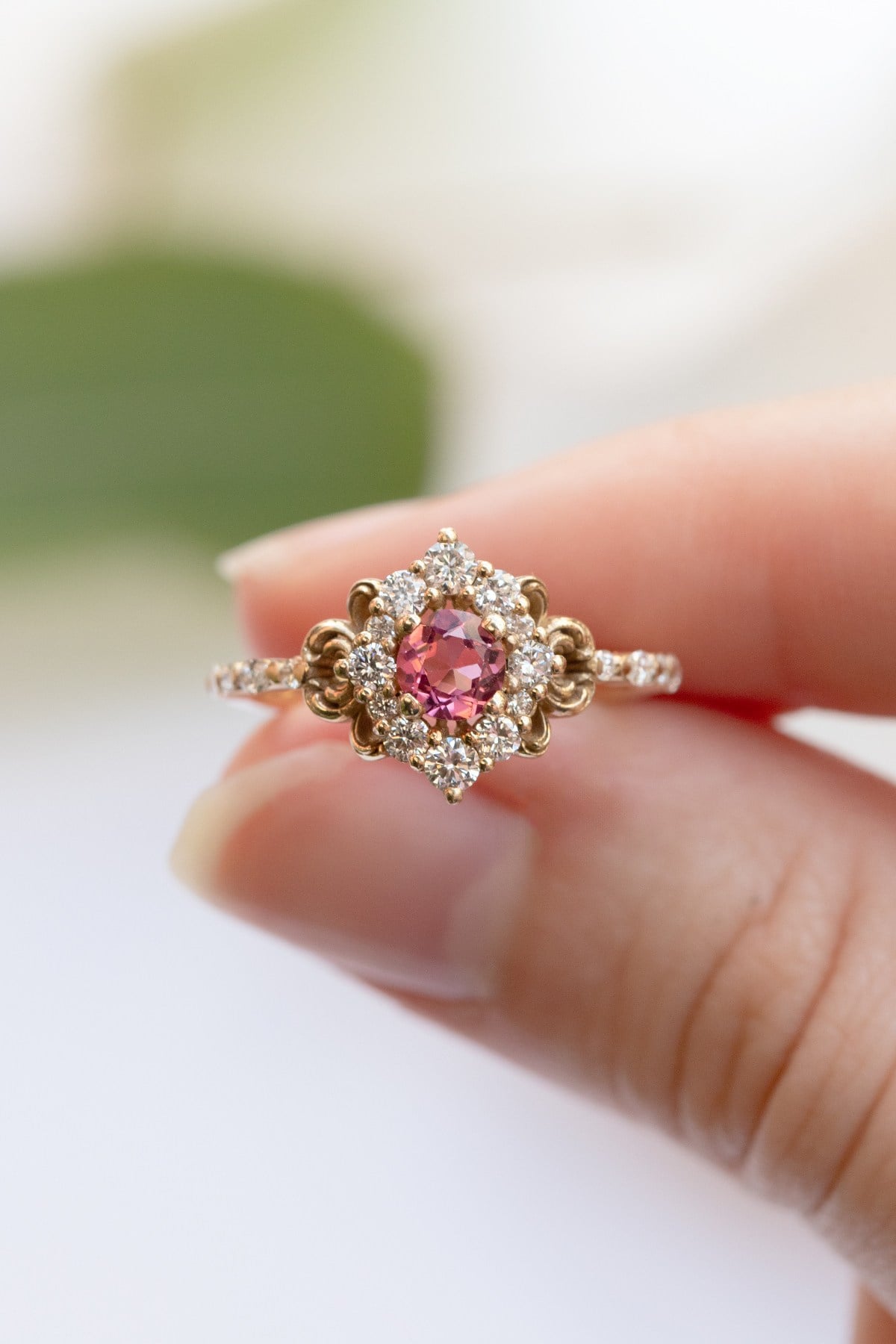 Lily Garnet Ve Pırlanta Tasarım Yüzük