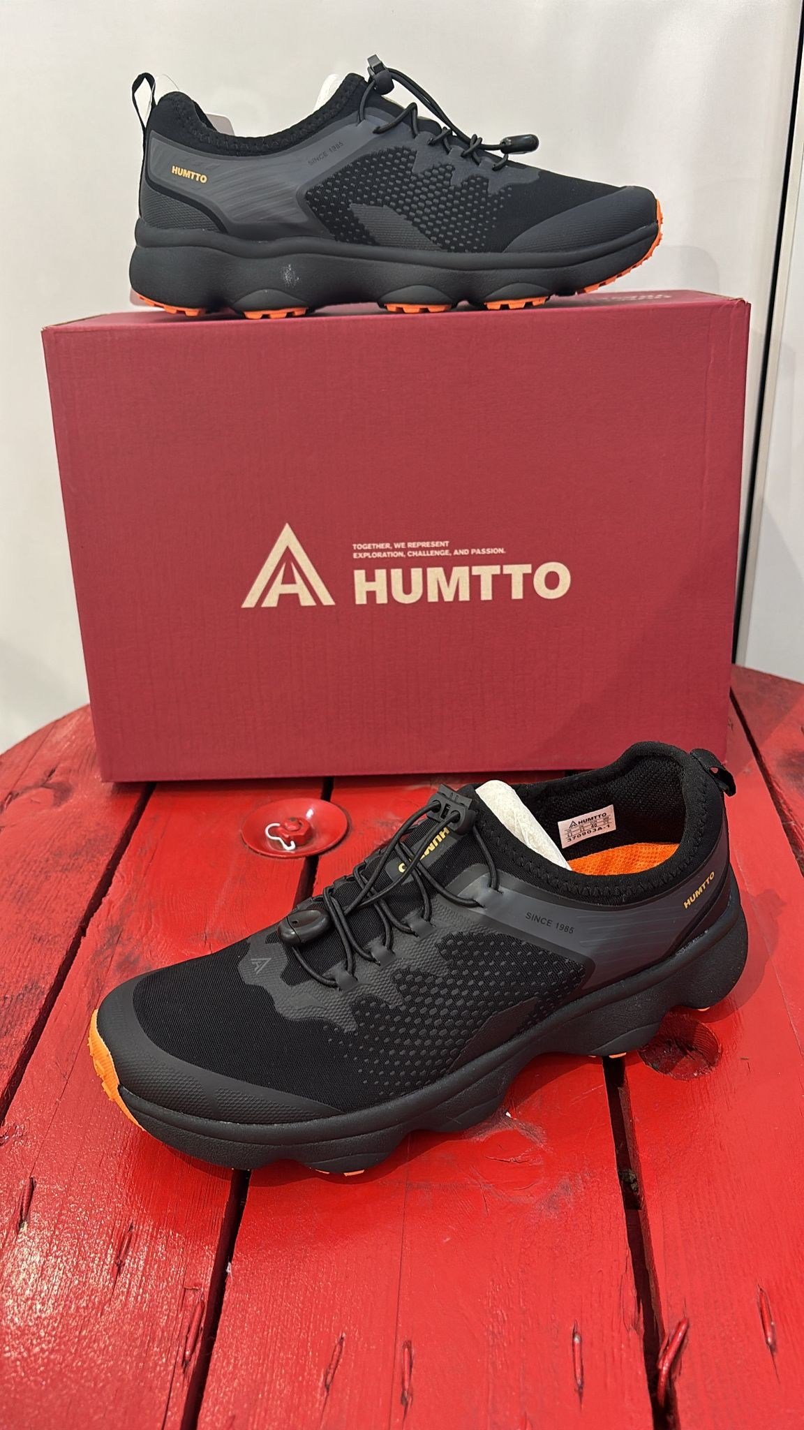 HUMTTO TURUNCU TABANLI SİYAH SPOR AYAKKABI