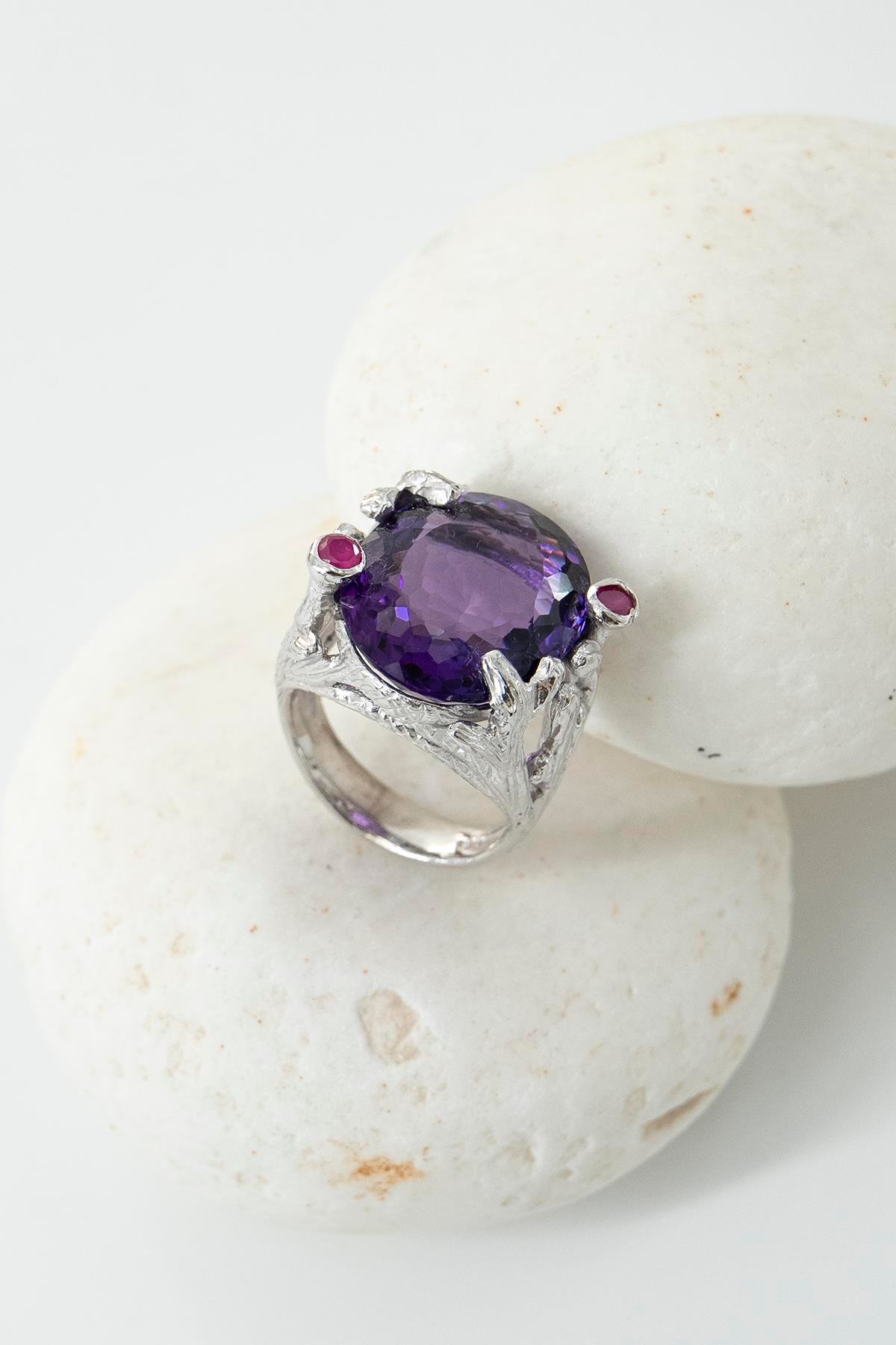 Amethyst 11.80 ct 13.90 gr