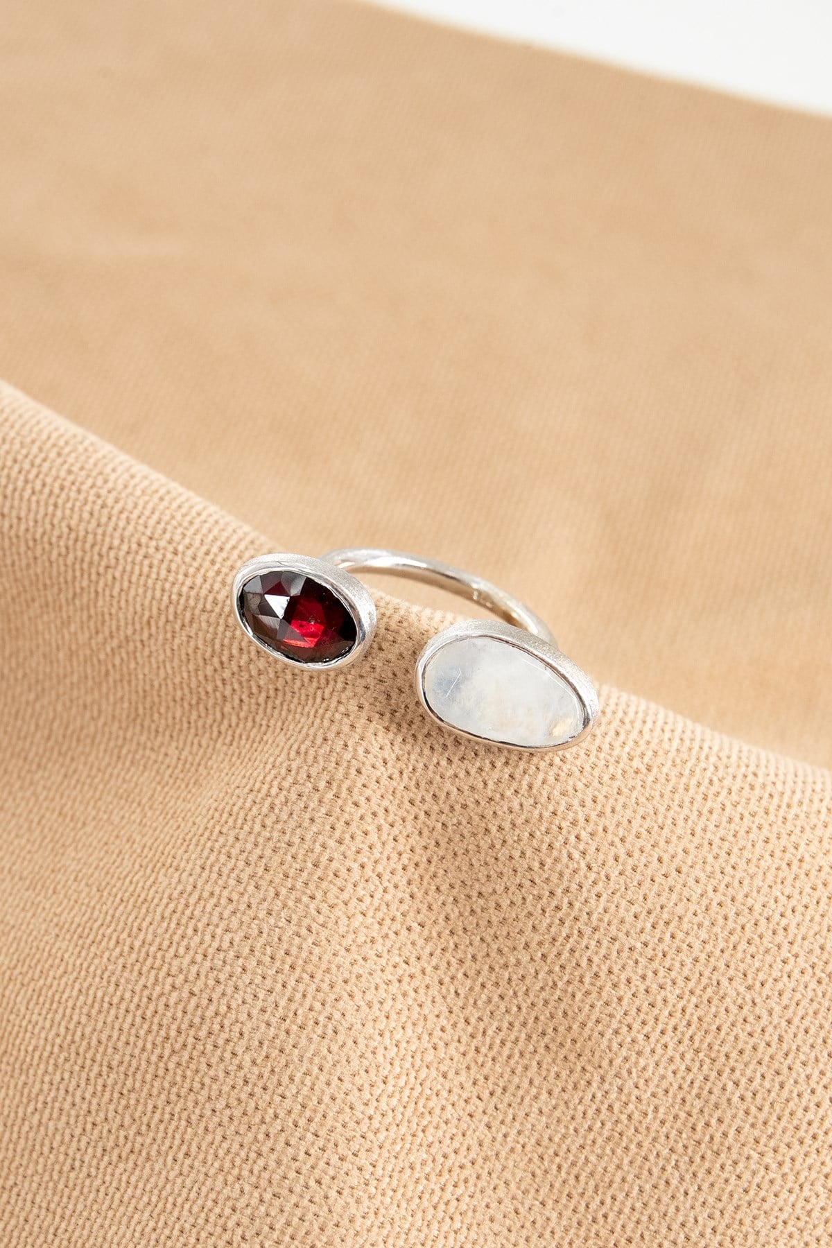 Garnet & Moonstone Gümüş Yüzük