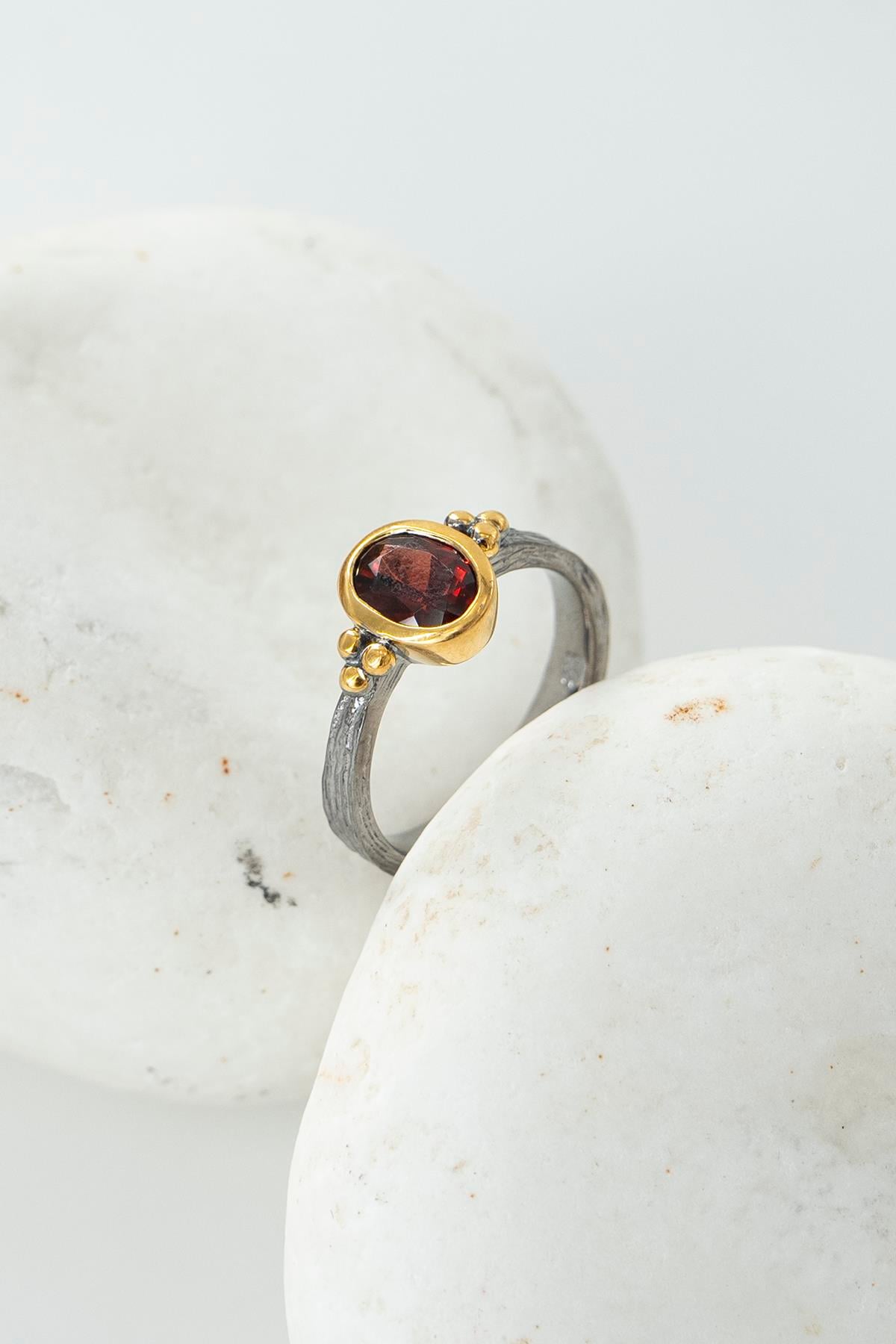 Garnet Taşlı Gümüş Yüzük