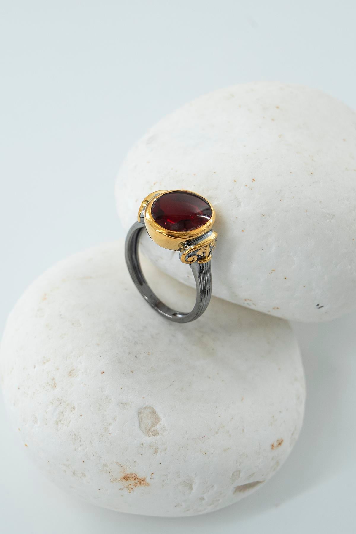 Garnet Taşlı Gümüş Yüzük 5.10 gr
