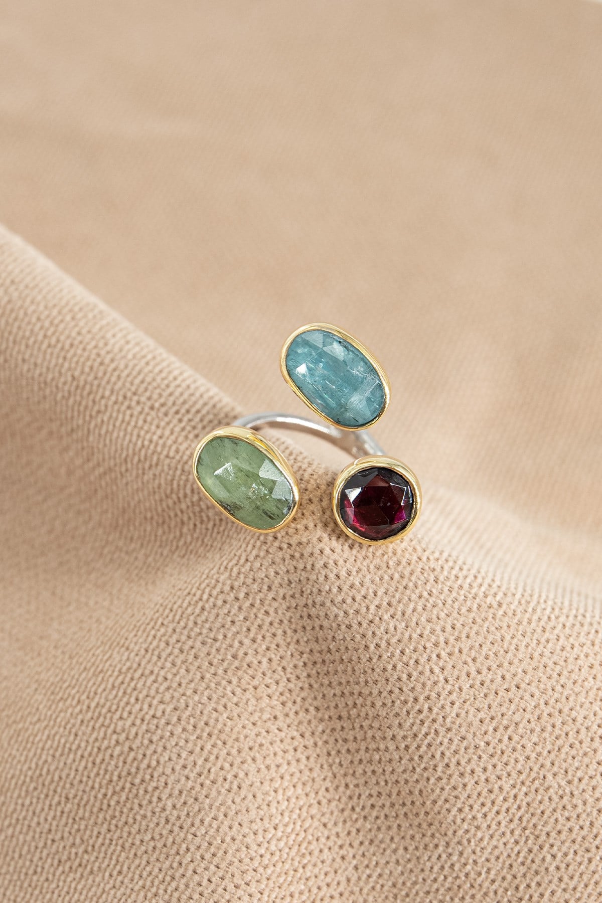 Cianite e Granato con Pietra Argento Anello