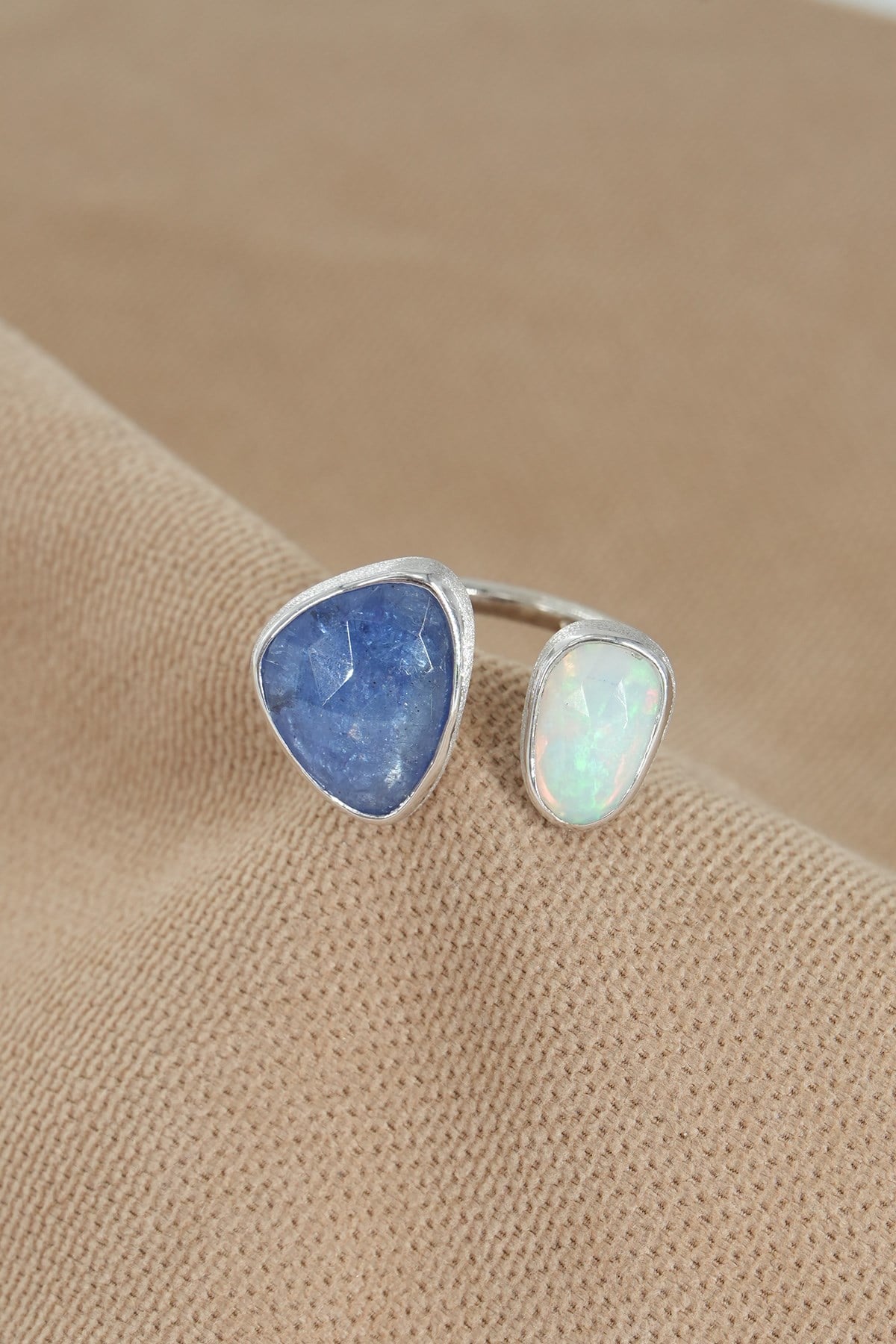 Opal, Tanzanit Taşlı Gümüş Yüzük