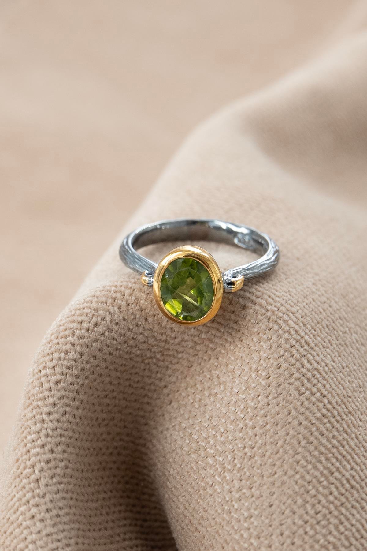 Peridot Taşlı Gümüş Yüzük