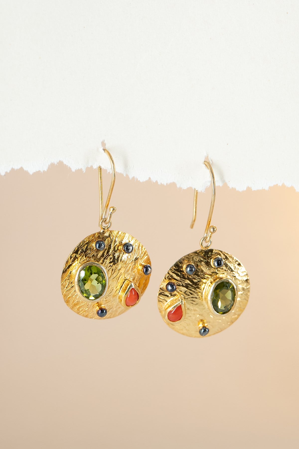 Peridot ve Mercan Taşlı Gümüş Küpe