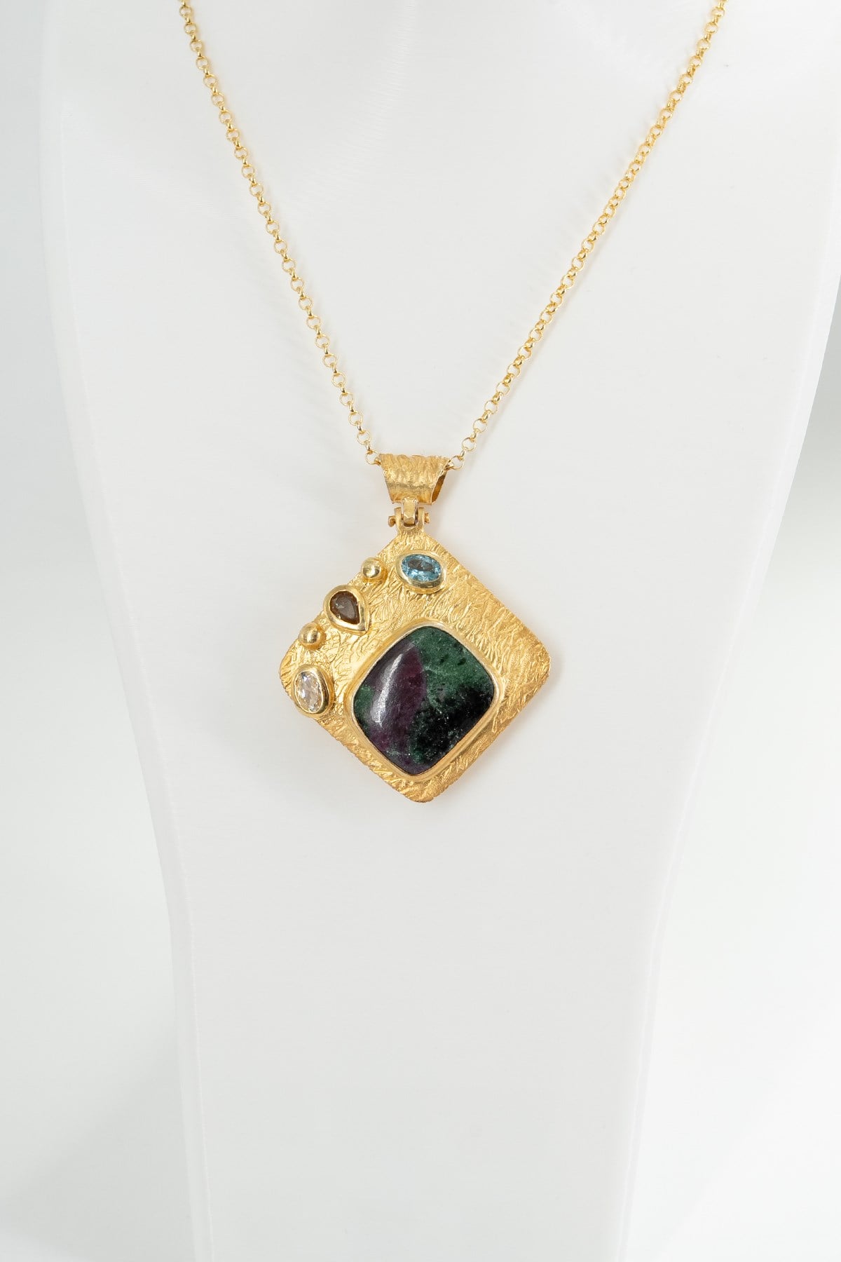 Rubizoisite con Pietra Argento Collana
