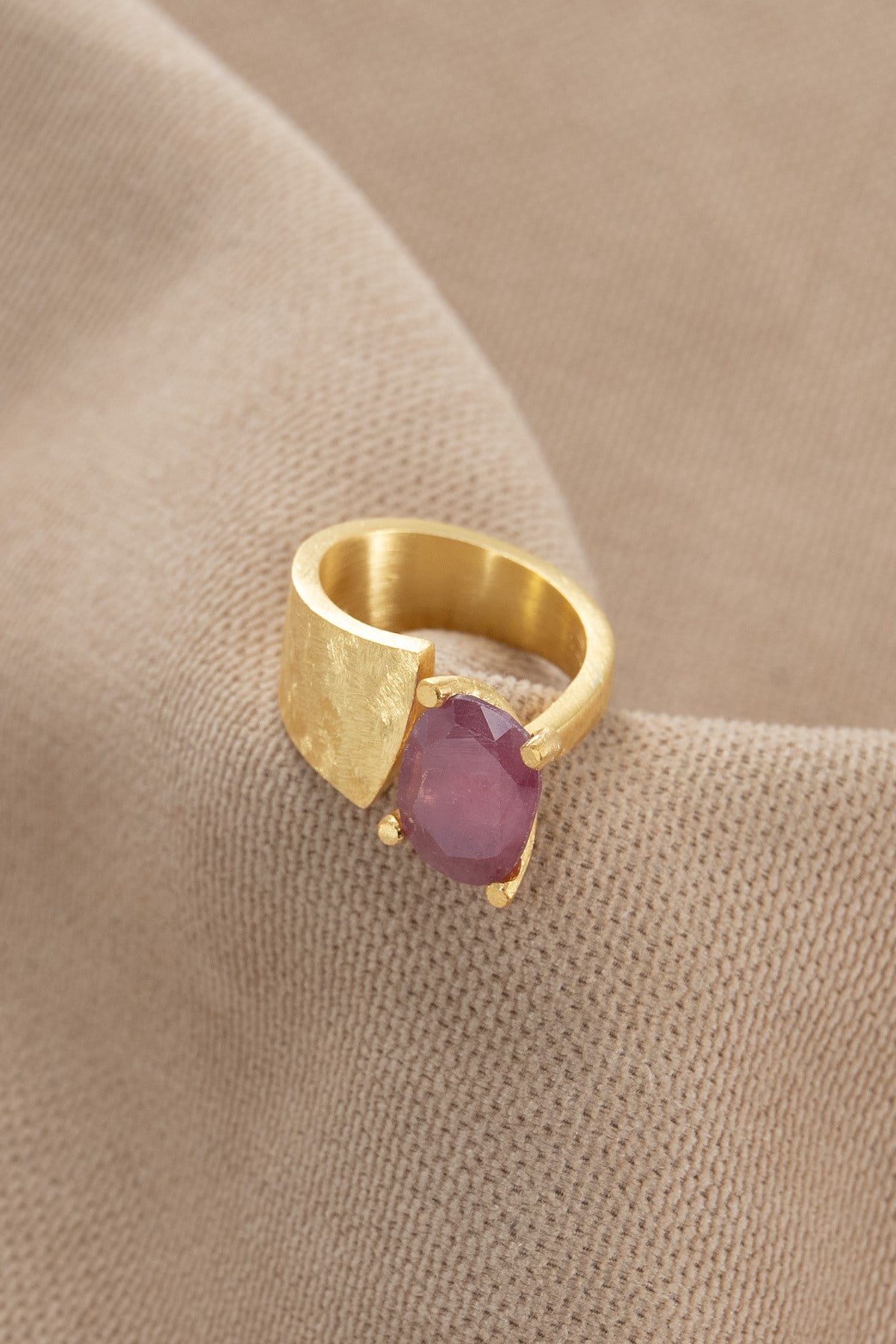 Ruby (Yakut) Taşlı Özel Tasarım Yüzük