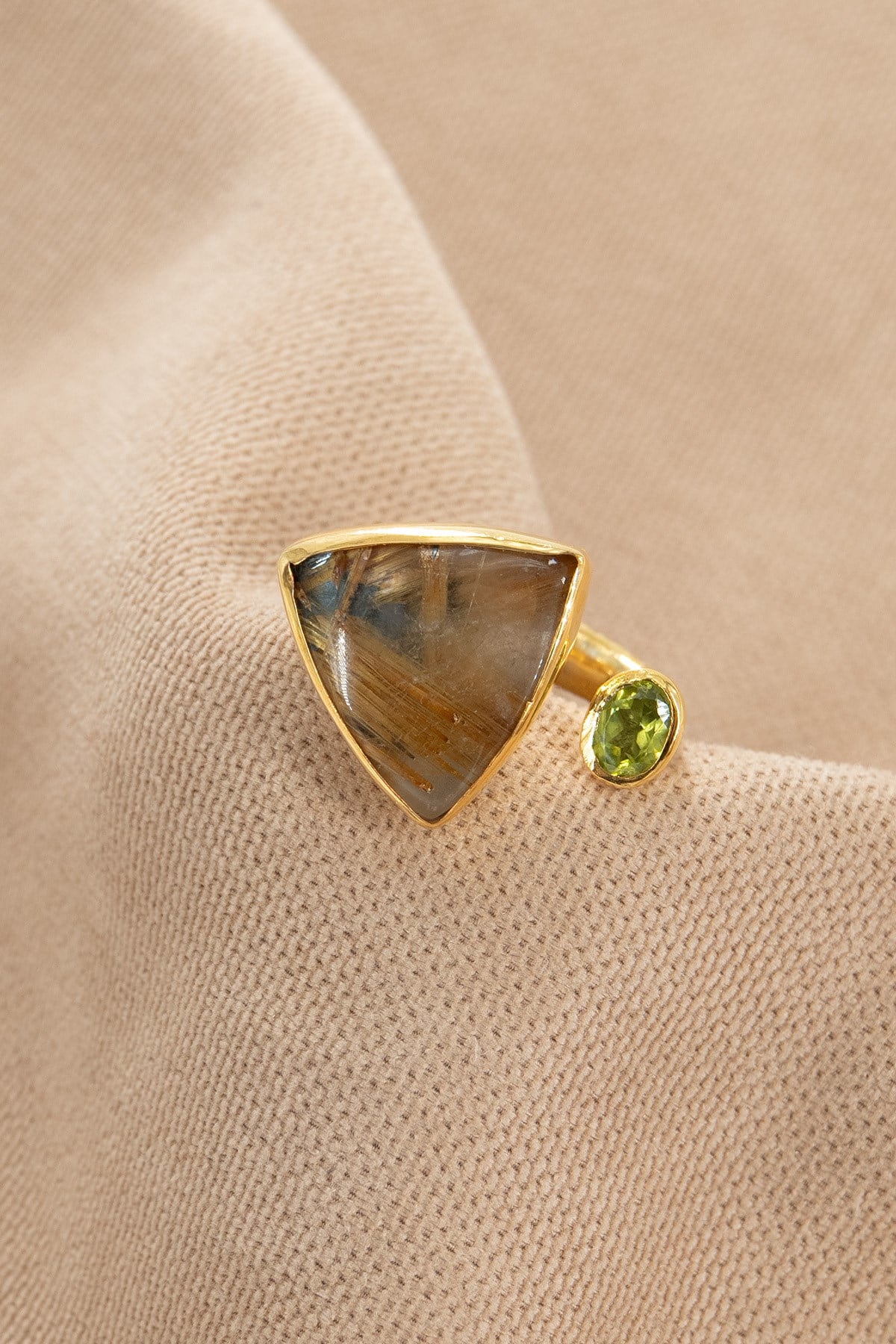 Rutilo Stellato Quarzo & Peridoto con Pietra Design Anello