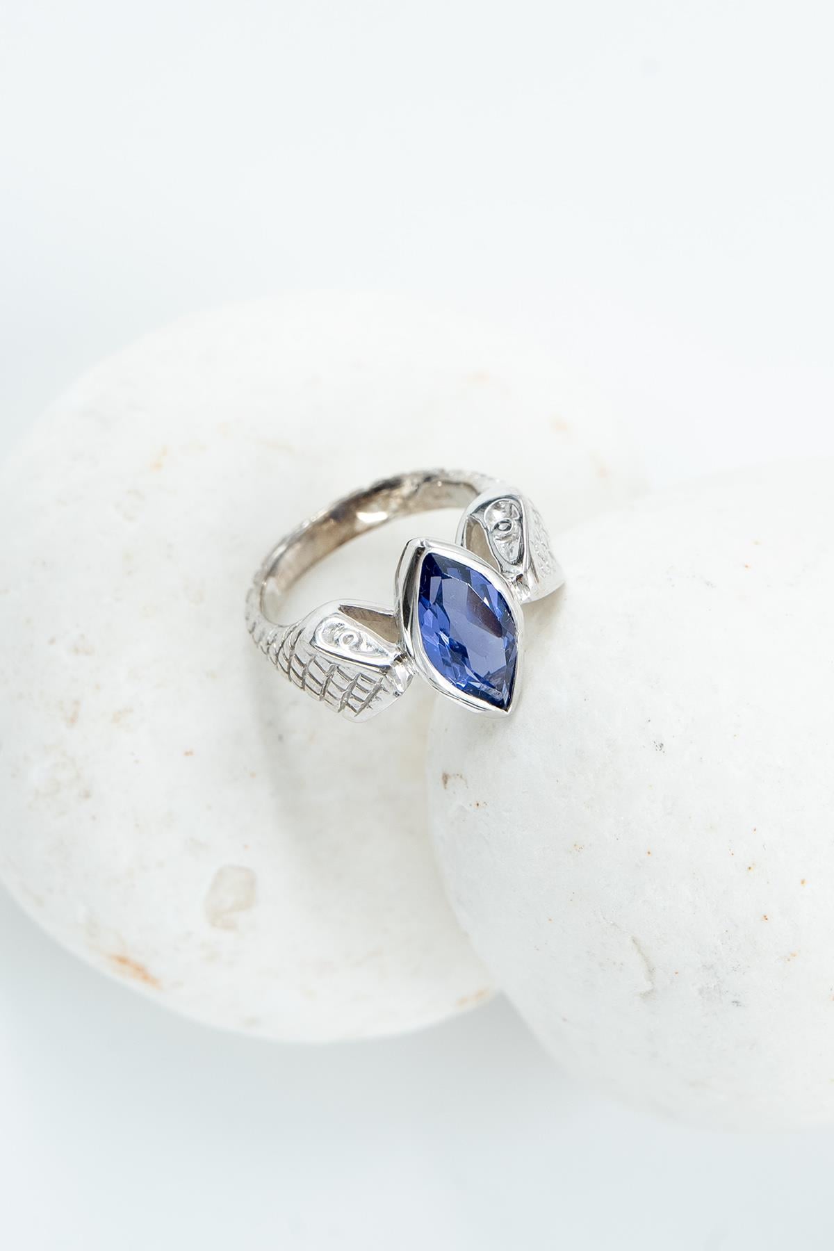 Tanzanite con Pietra Argento Anello