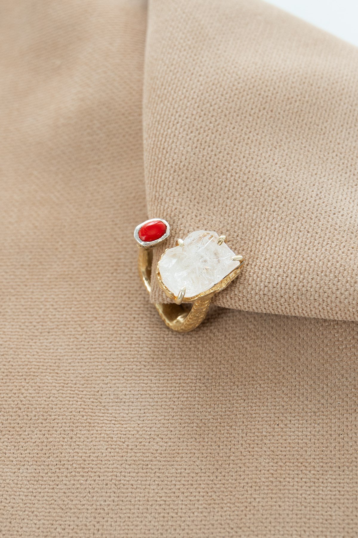 White Quartz & Mercan Taşlı Gümüş Yüzük