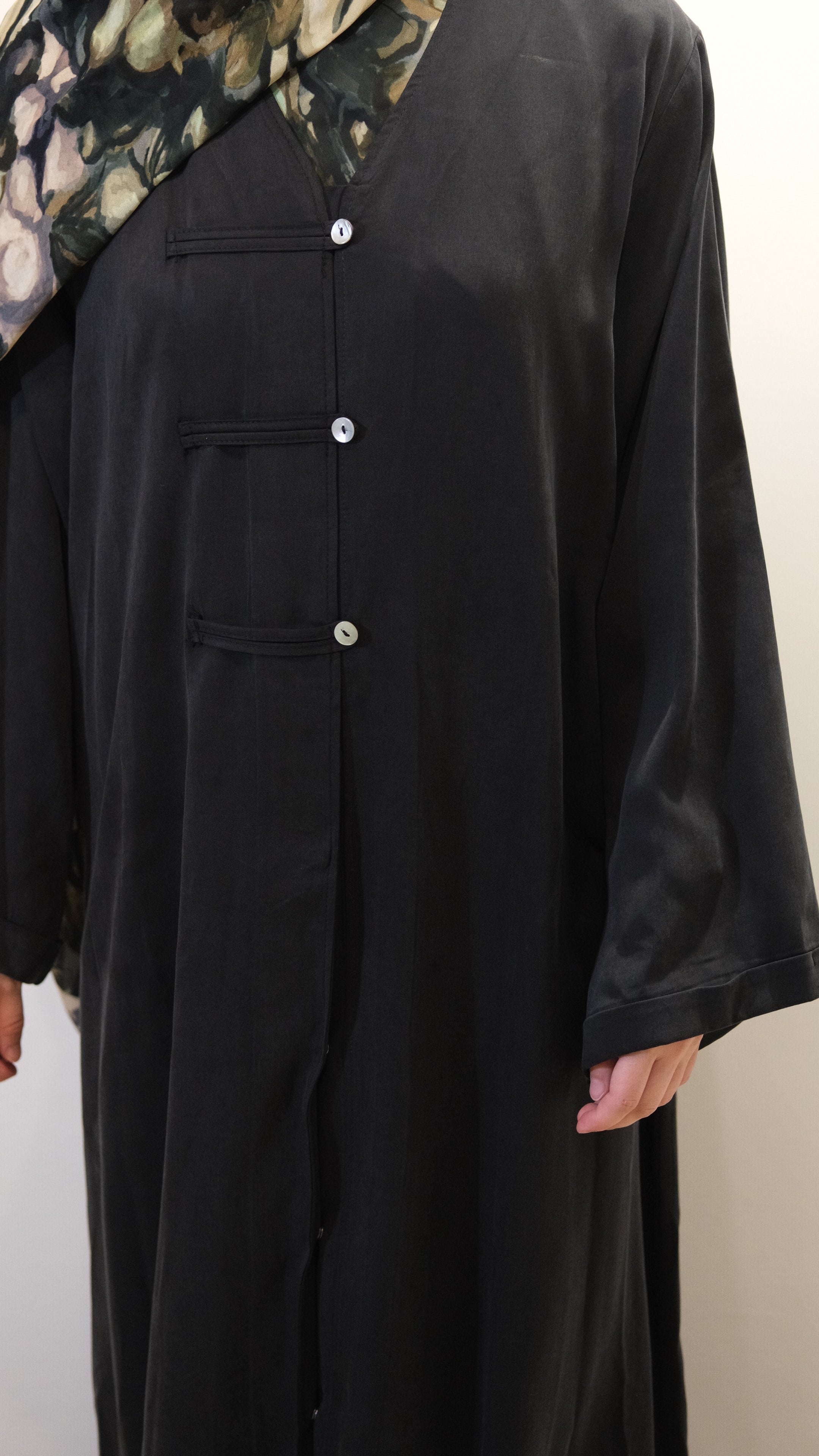 Sedef Düğmeli Abaya Siyah