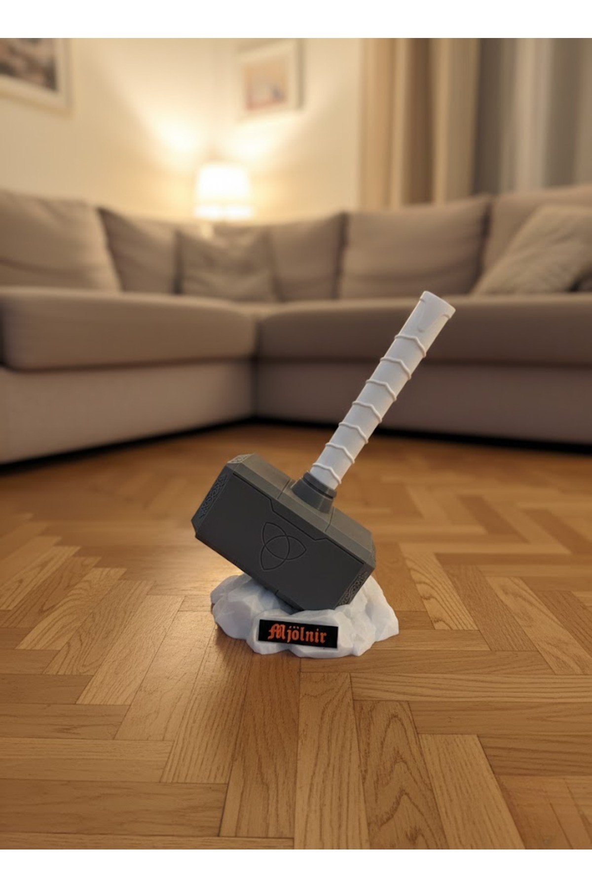 Thor’un Çekici Dekoratif Süs Güçlü ve İkonik Tasarım 20x34 cm
