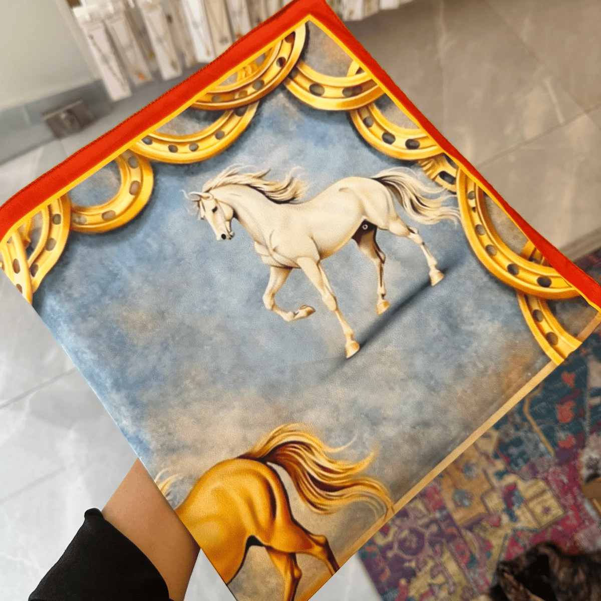 Altın Nal 60X60 İpeksi Fular