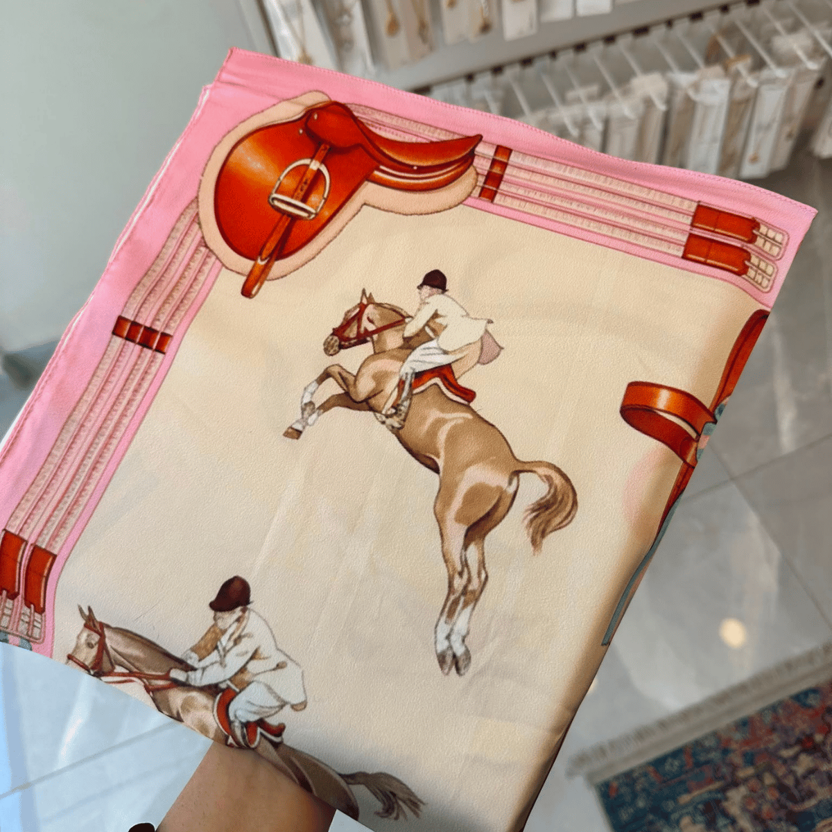 Equestrian Pembe Desen 60x60 İpeksi Fular