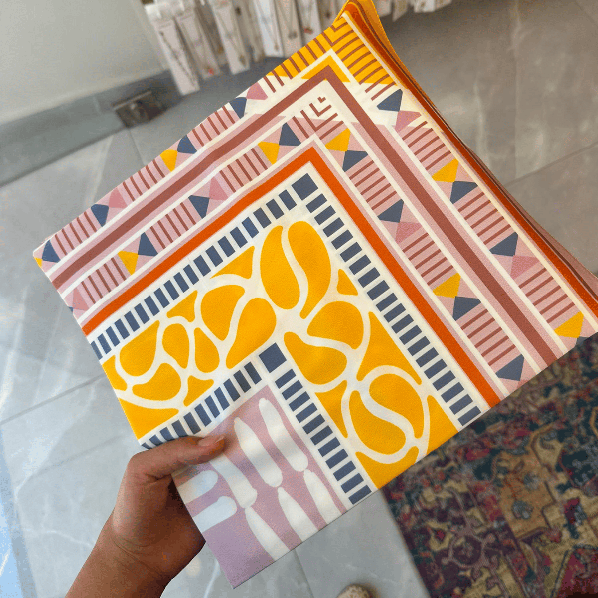 Geometrik Çerçeve 60X60 İpeksi Fular
