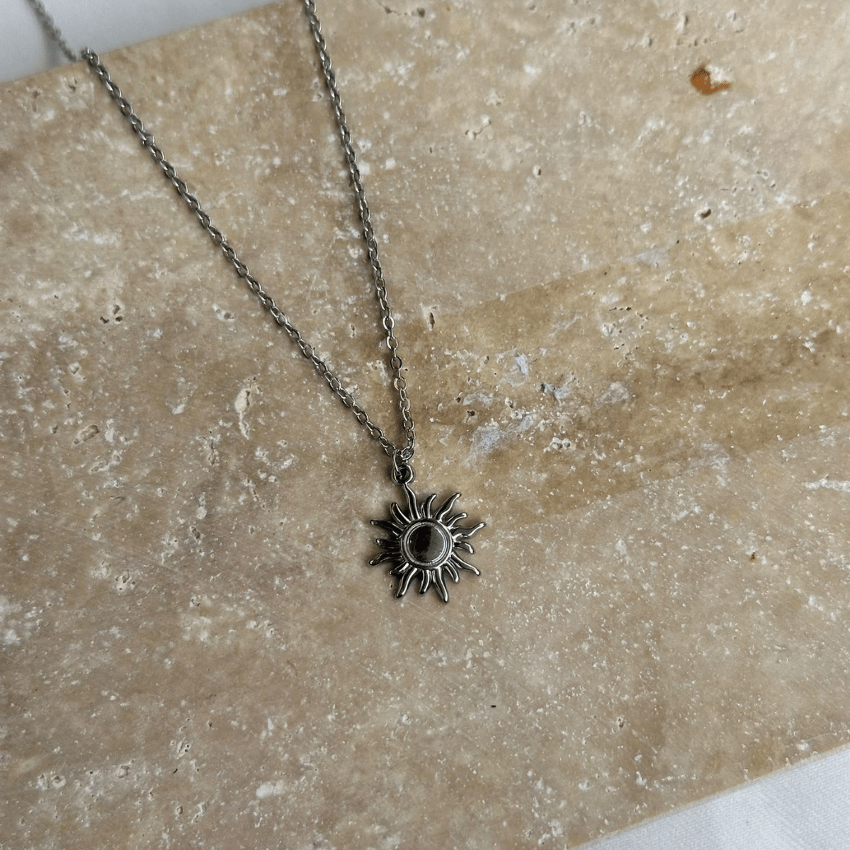 Güneş Motifli Silver Kolye