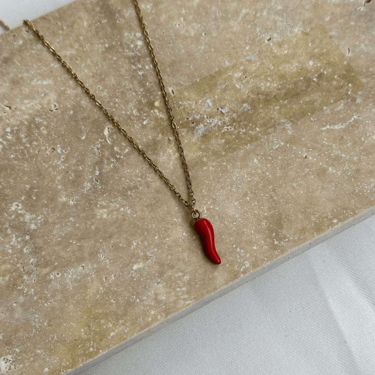 Kırmızı Mineli Şans Biberi Gold Kolye