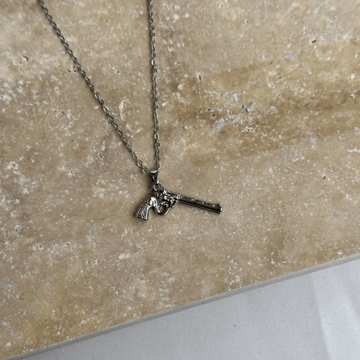 Kovboy Tabancası Model Silver Kadın Kolye