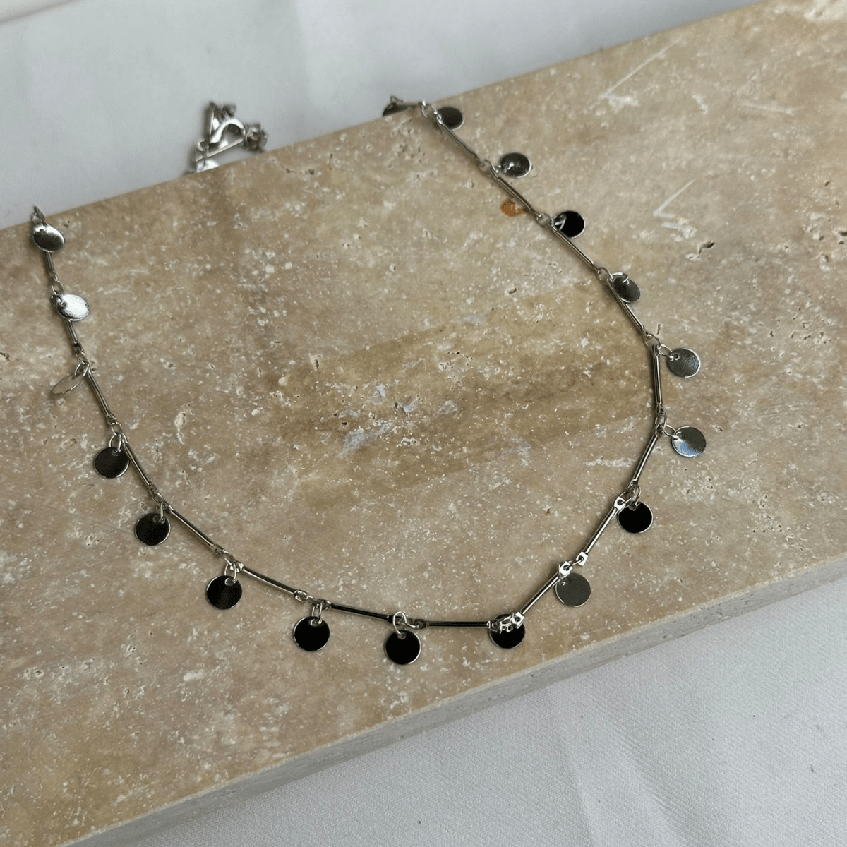 Sıralı Mini Pul Sallantılı Çubuk Zincir Silver Kolye