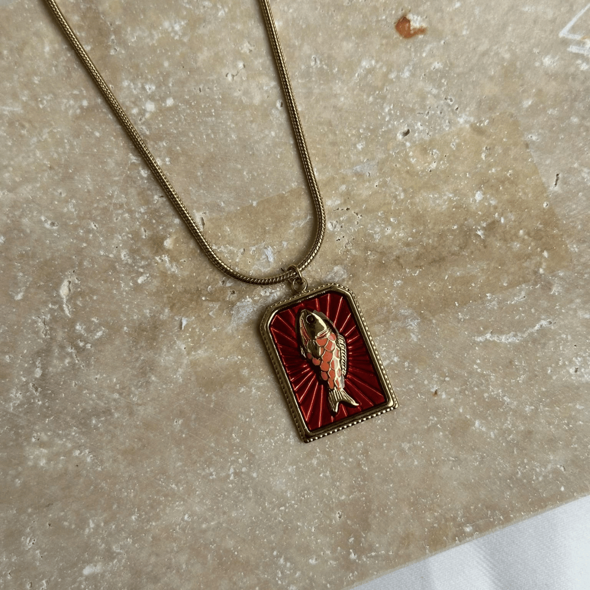 Vintage Red Marine Balık Figürlü Yılan Zincir Kolye