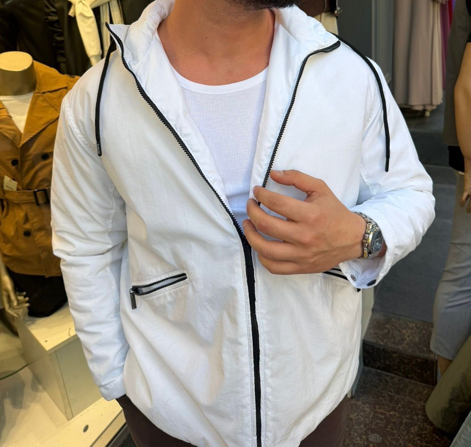 oversize beyaz yağmurluk